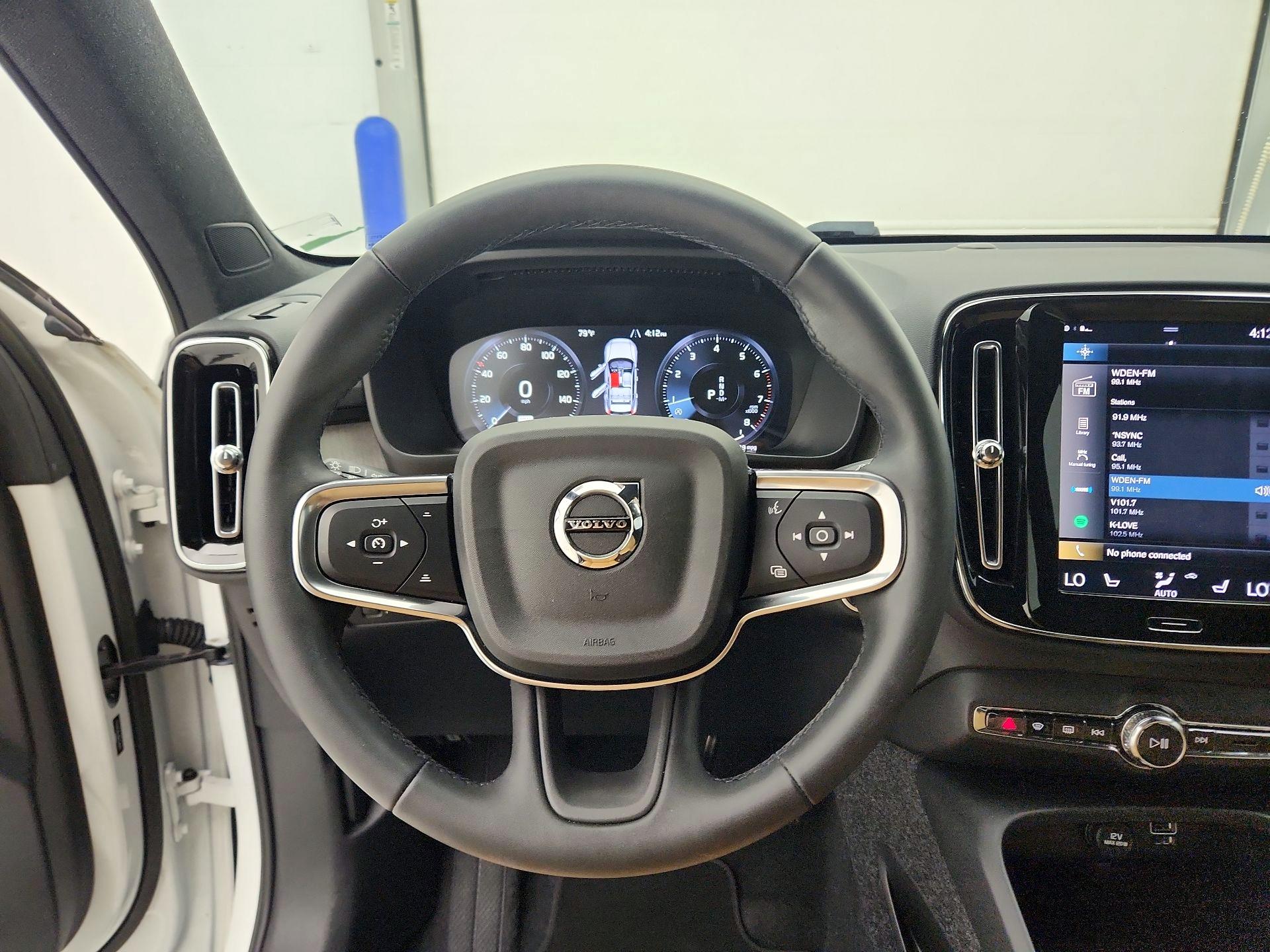 Thumbnail: 2022 Volvo XC40 - 10