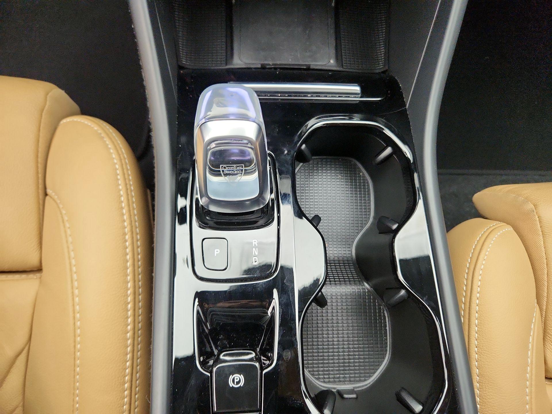 Thumbnail: 2022 Volvo XC40 - 17