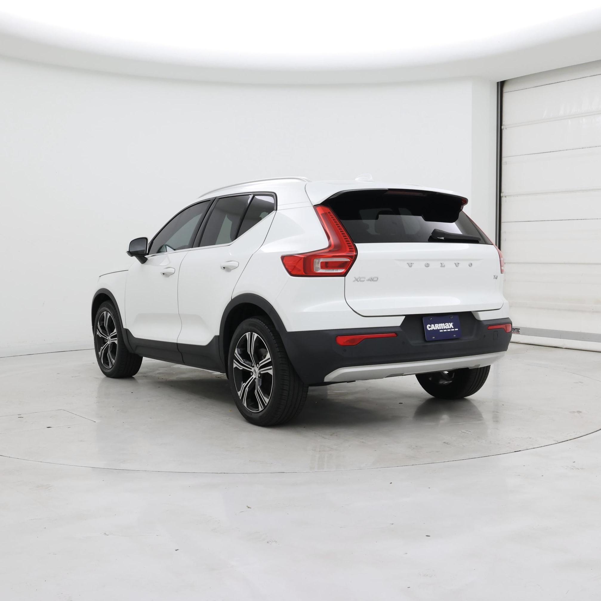 Thumbnail: 2022 Volvo XC40 - 2