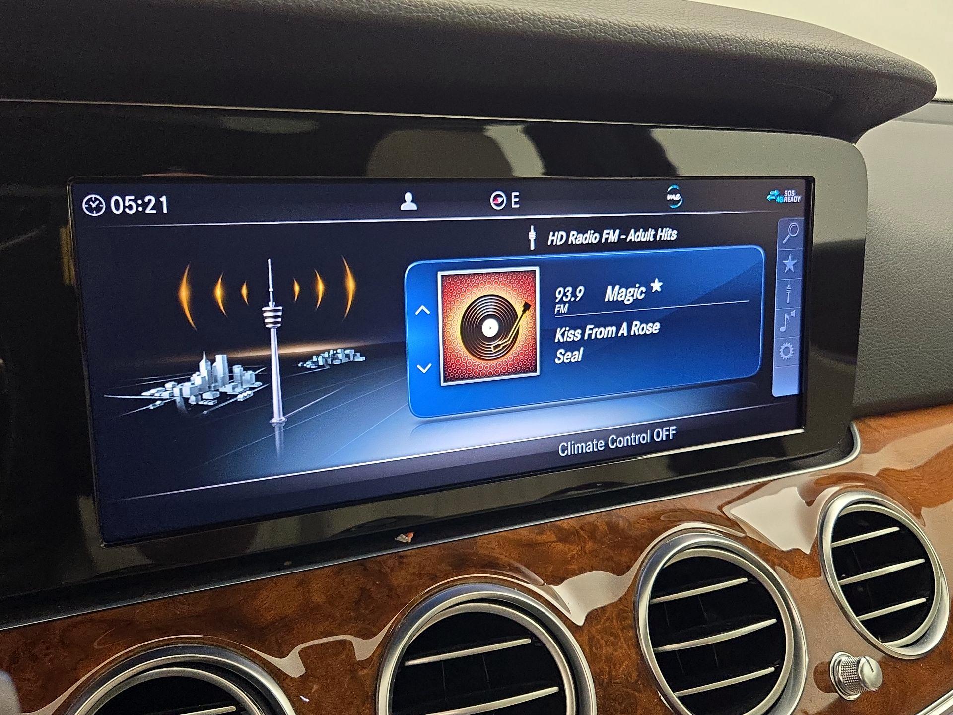 Thumbnail: 2019 Mercedes-Benz E-Class - 16