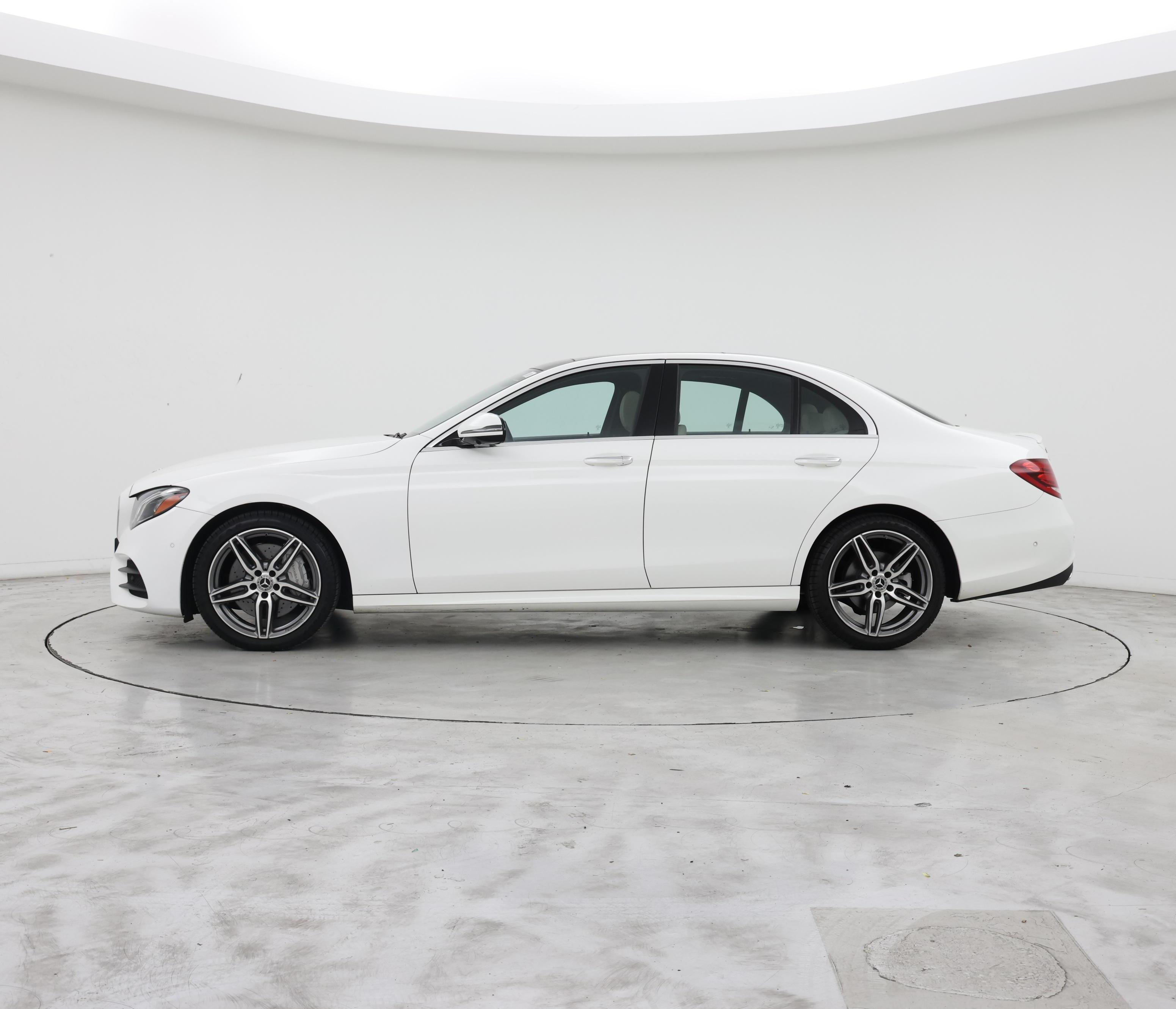 Thumbnail: 2019 Mercedes-Benz E-Class - 3