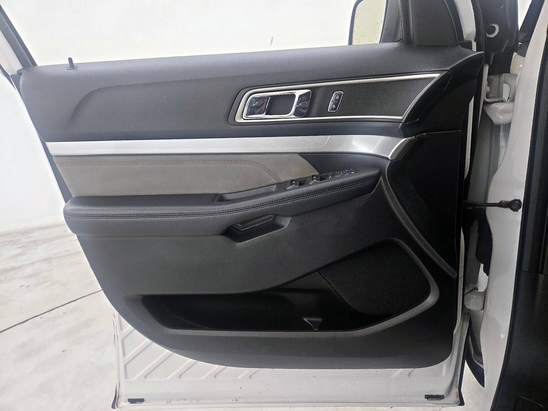 Thumbnail: 2017 Ford Explorer - 12