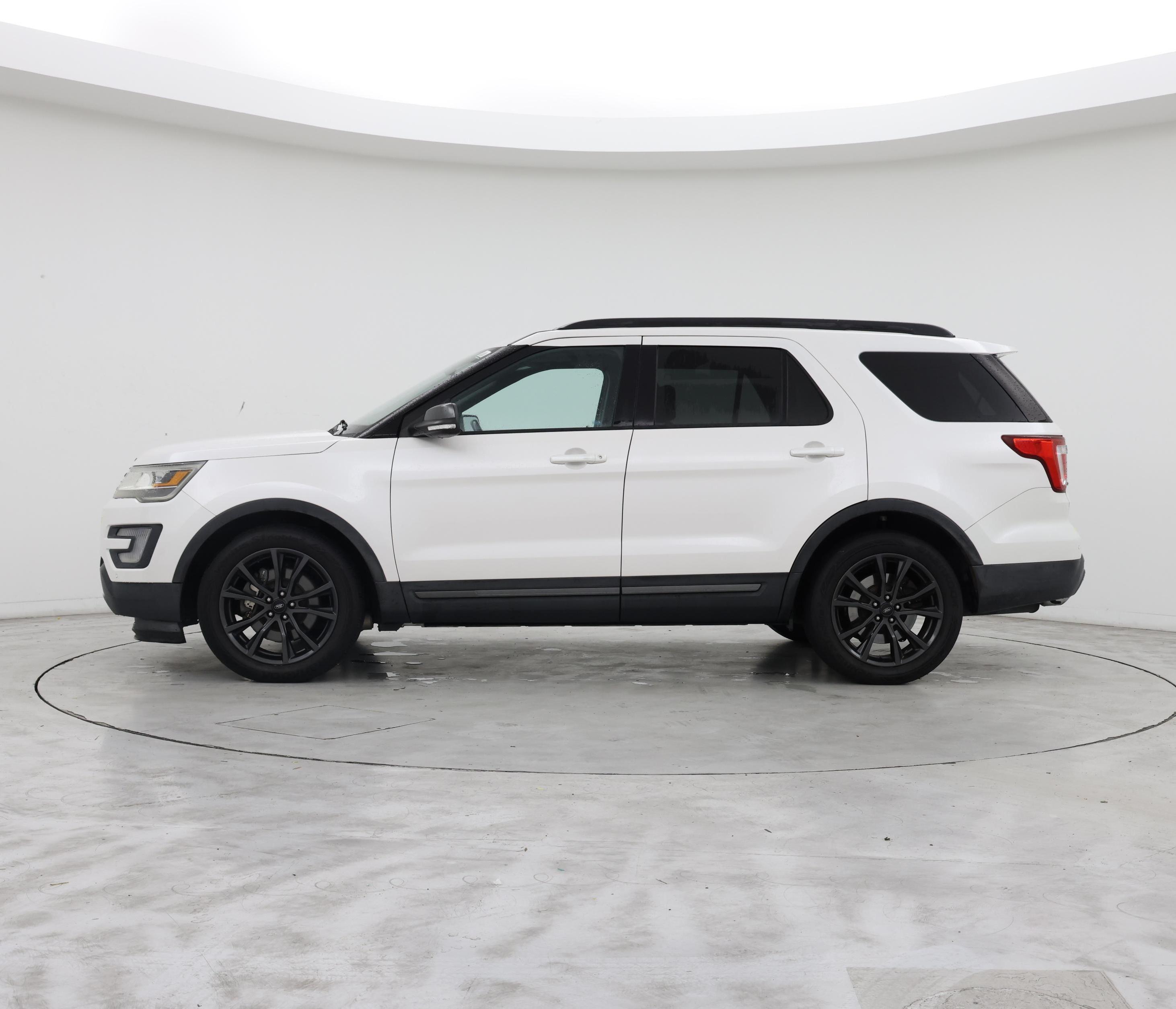 Thumbnail: 2017 Ford Explorer - 3