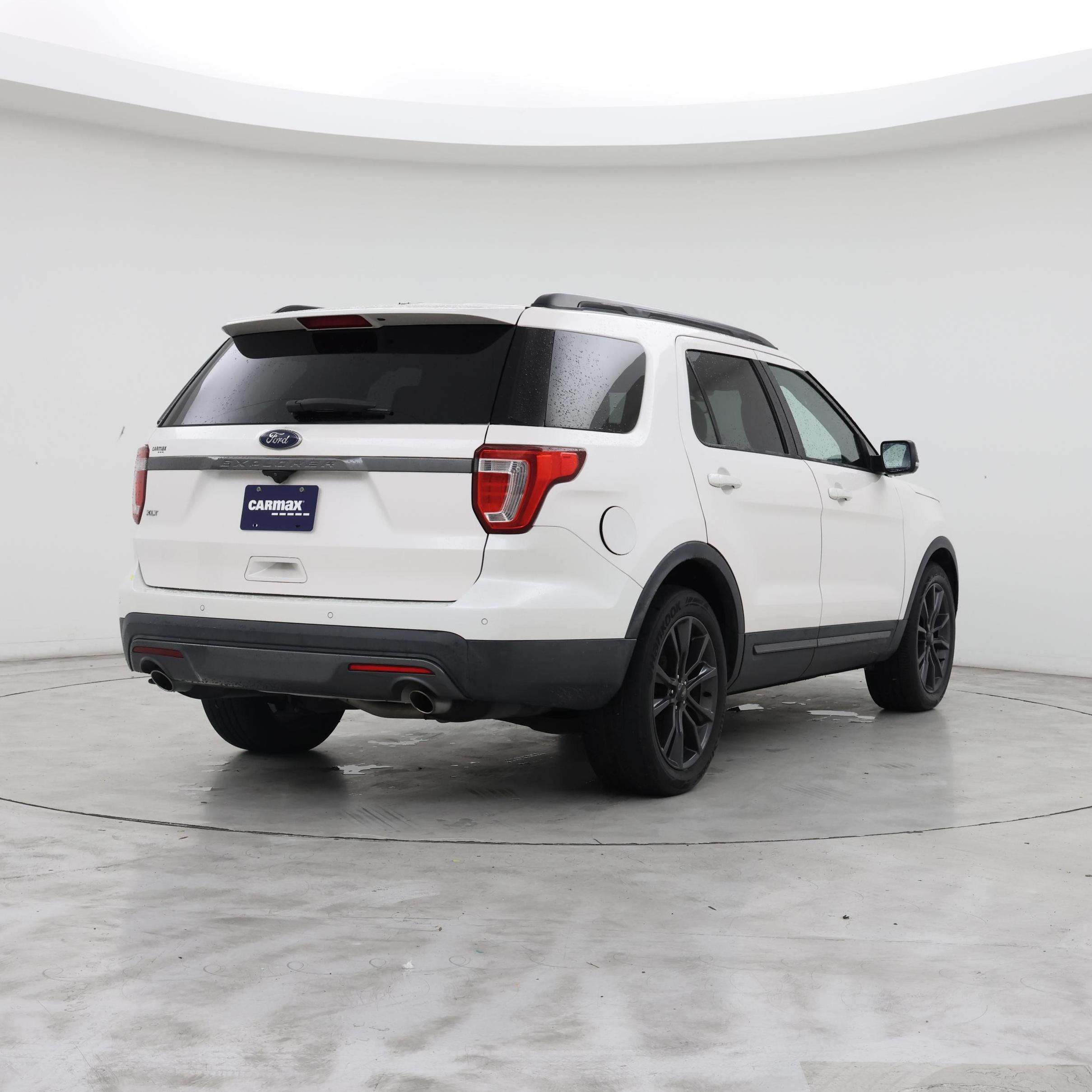 Thumbnail: 2017 Ford Explorer - 8