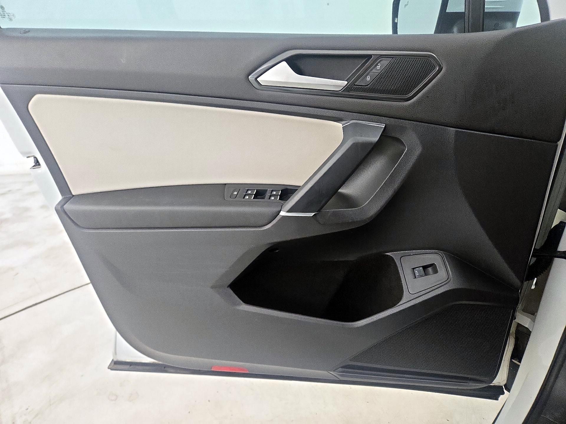 Thumbnail: 2018 Volkswagen Tiguan - 12