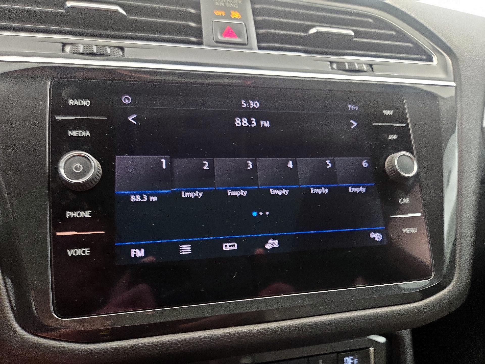 Thumbnail: 2018 Volkswagen Tiguan - 15