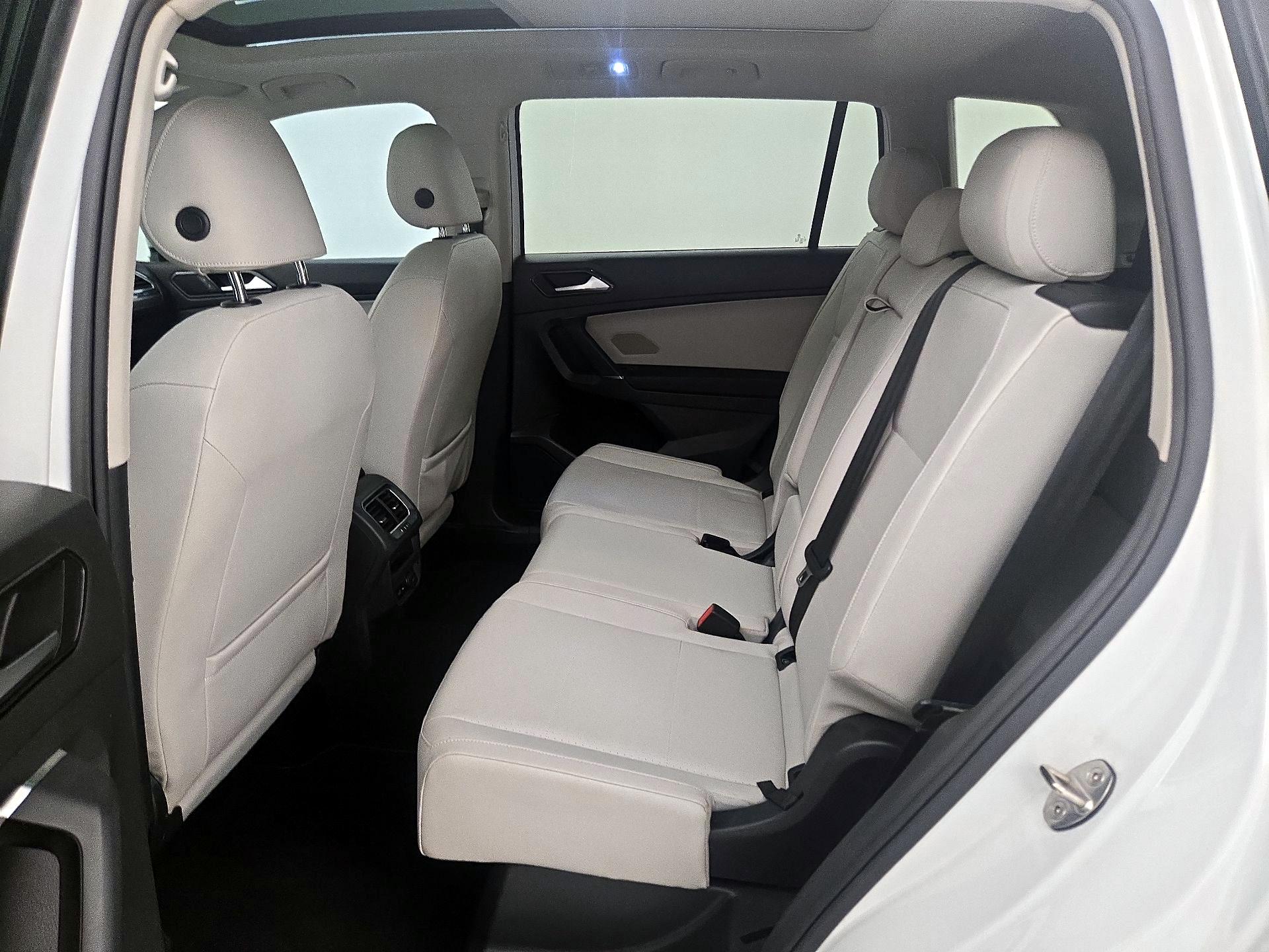 Thumbnail: 2018 Volkswagen Tiguan - 20