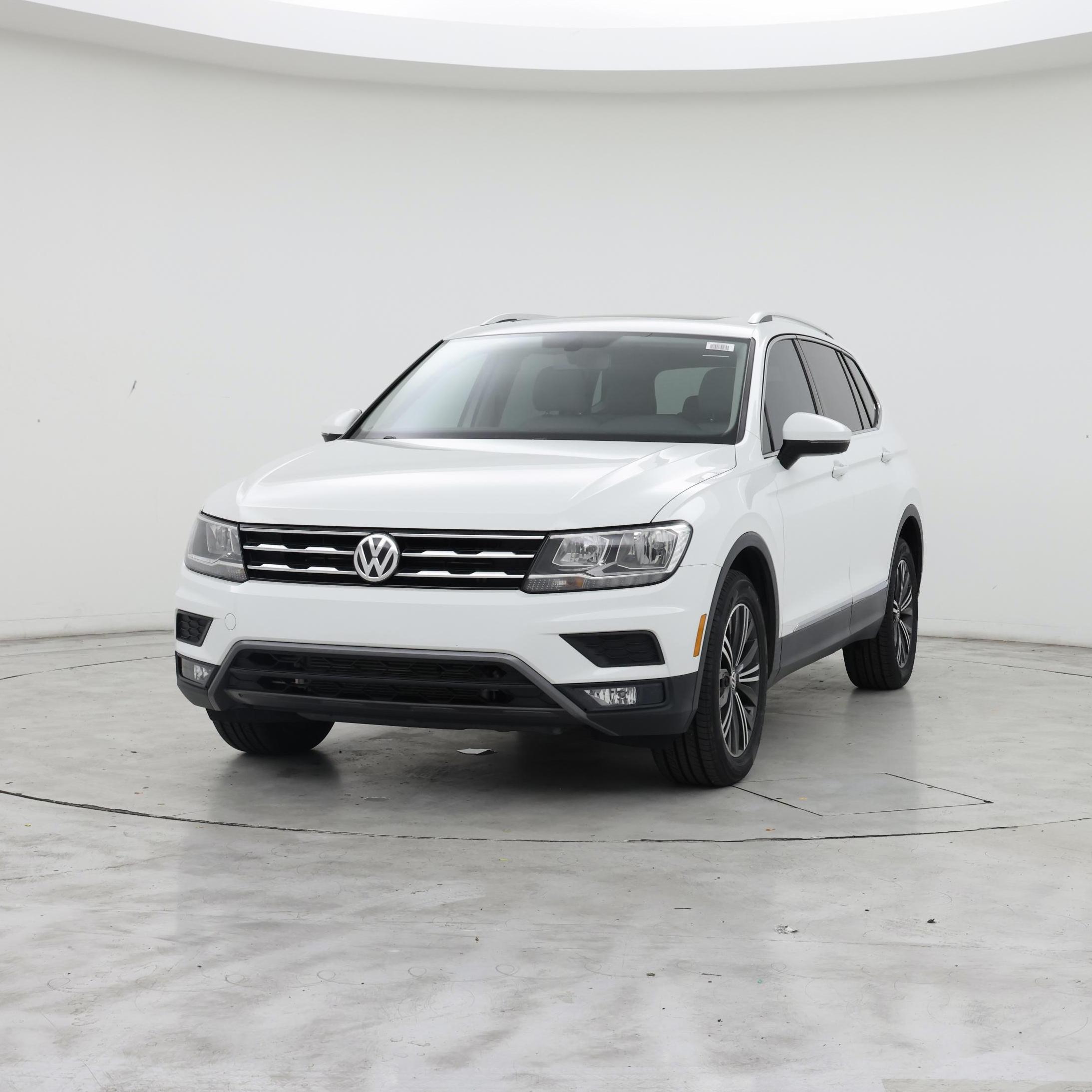 Thumbnail: 2018 Volkswagen Tiguan - 4