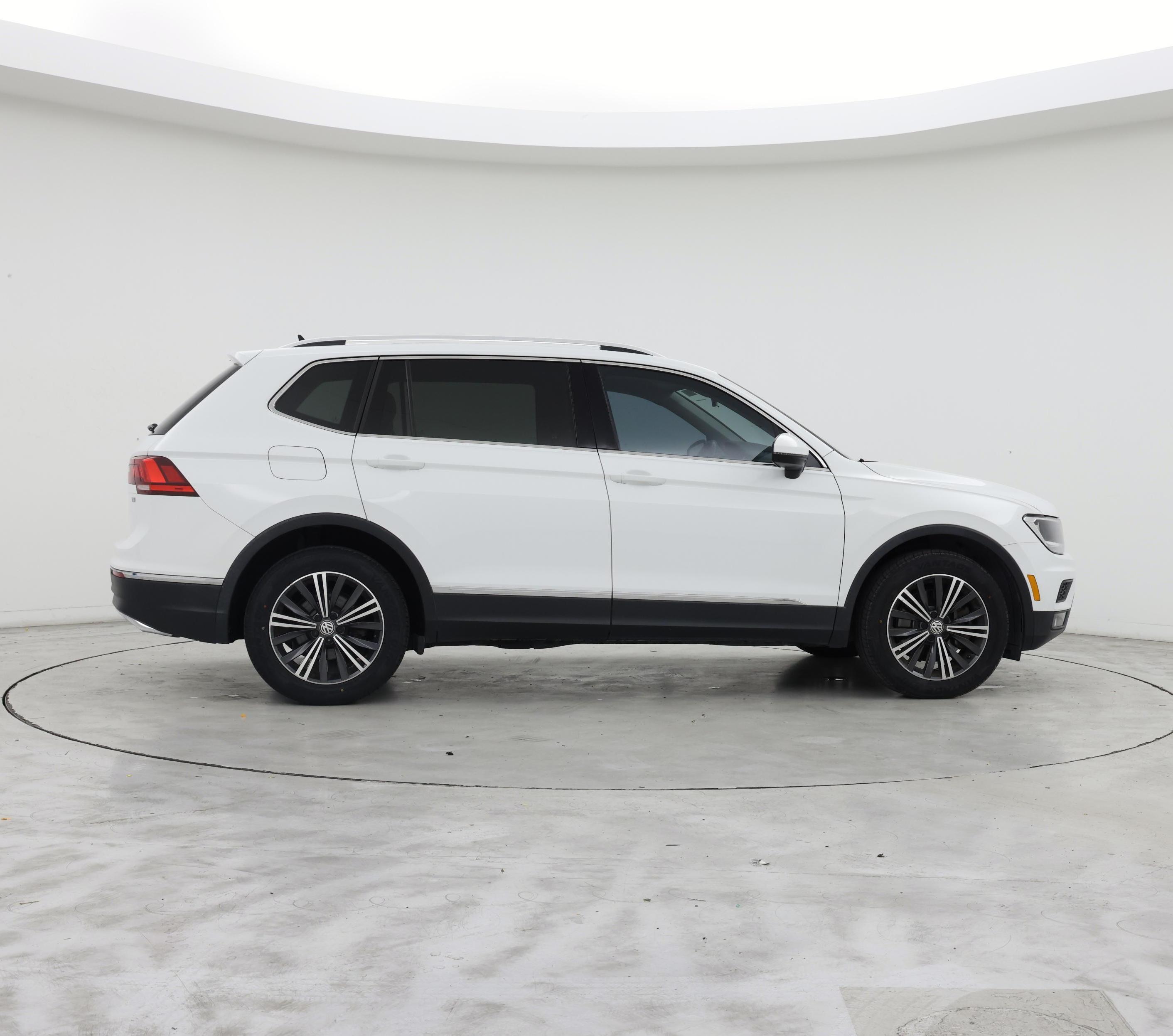 Thumbnail: 2018 Volkswagen Tiguan - 7