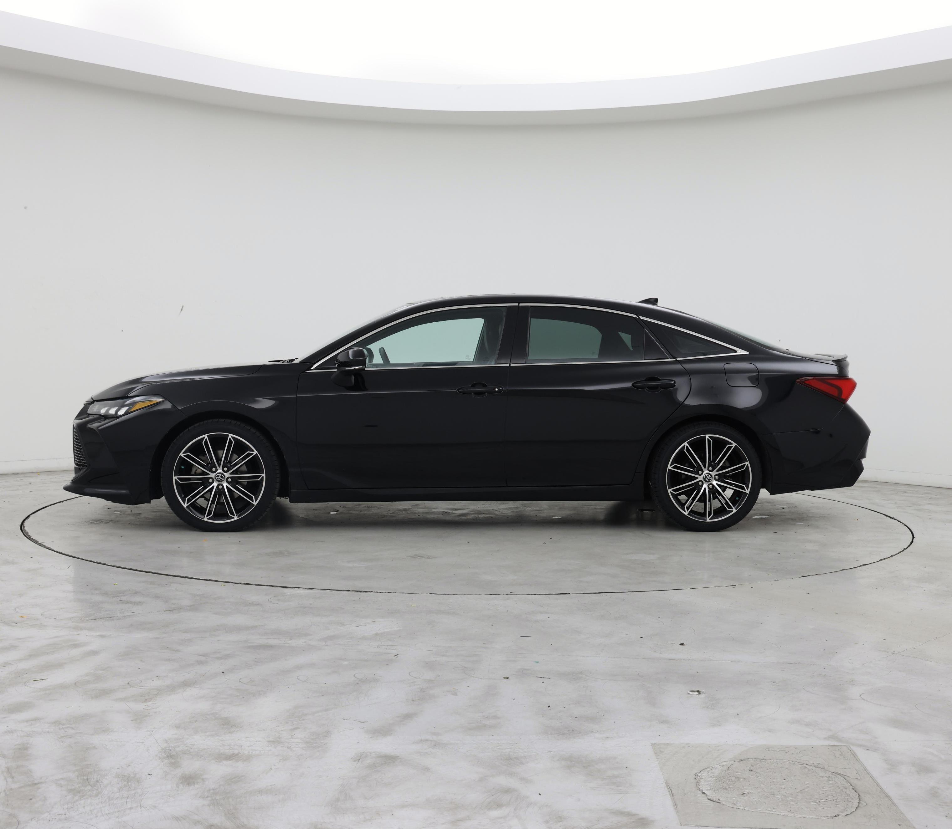 Thumbnail: 2019 Toyota Avalon - 3