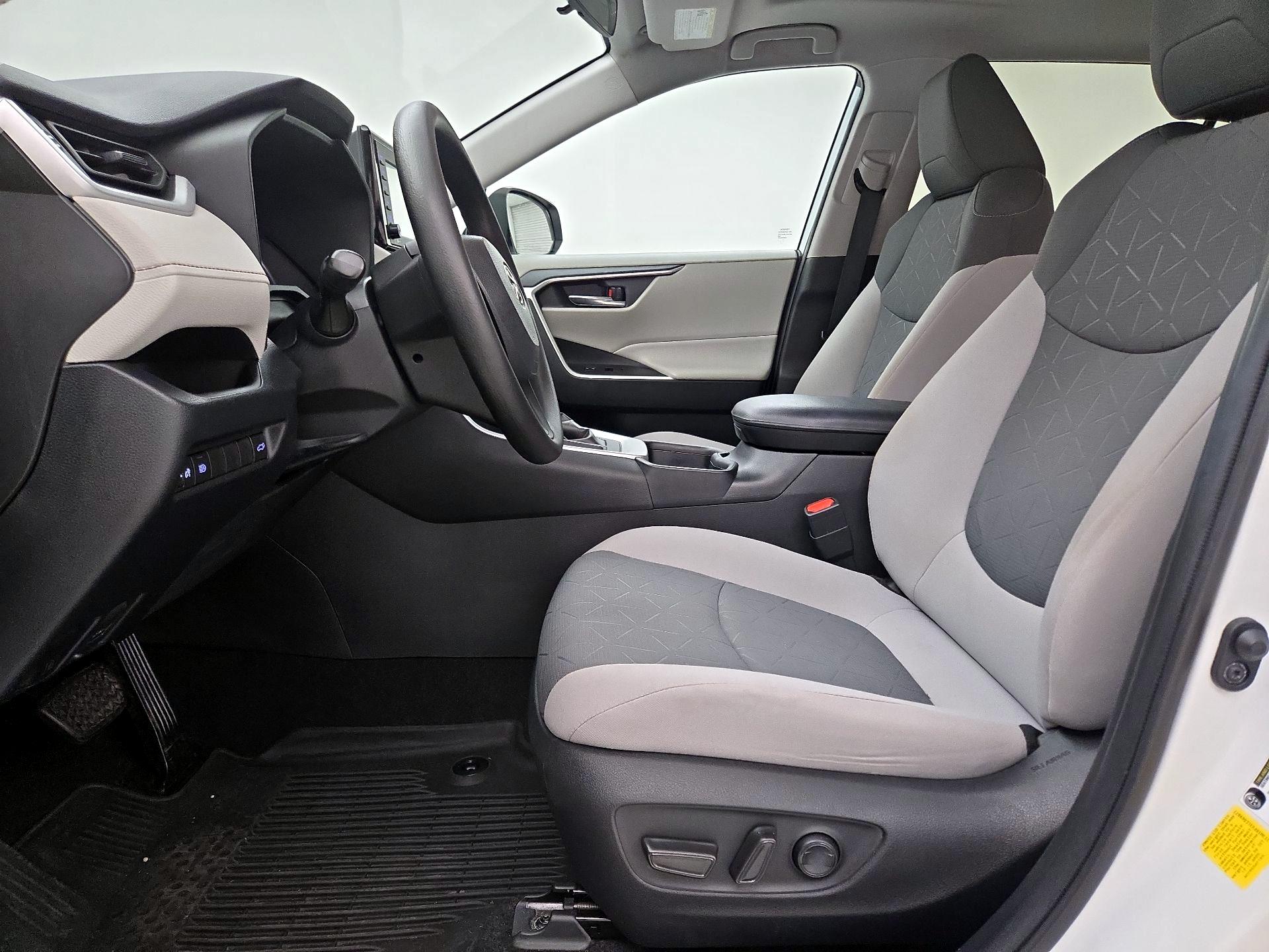 Thumbnail: 2020 Toyota RAV4 - 11