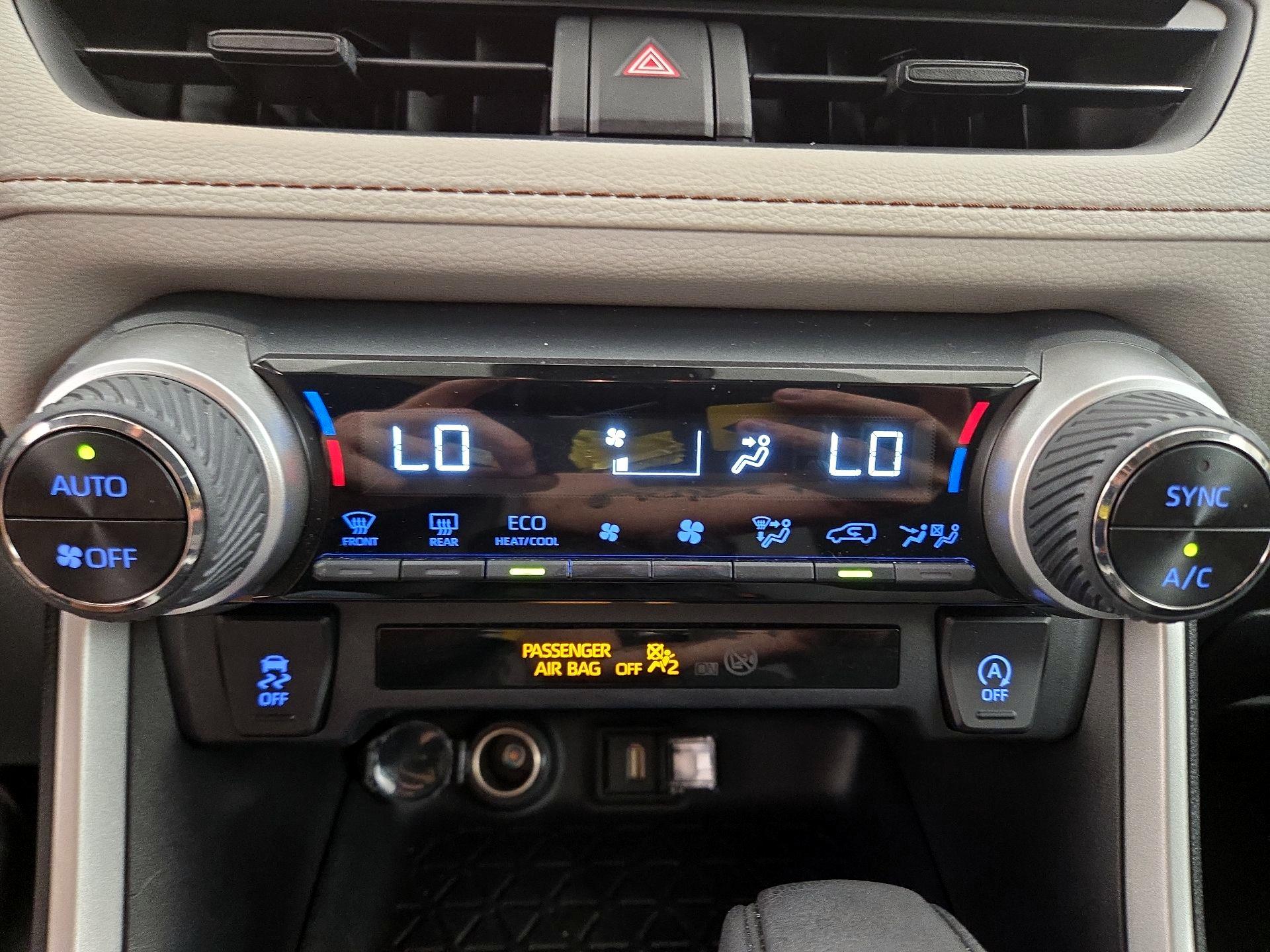Thumbnail: 2020 Toyota RAV4 - 16
