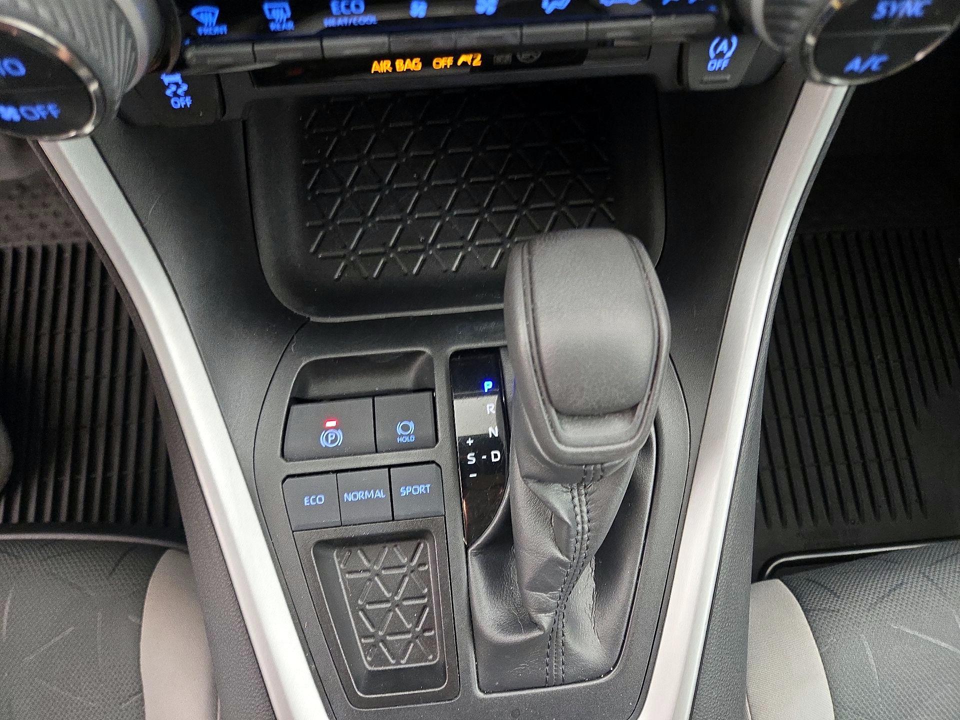 Thumbnail: 2020 Toyota RAV4 - 17