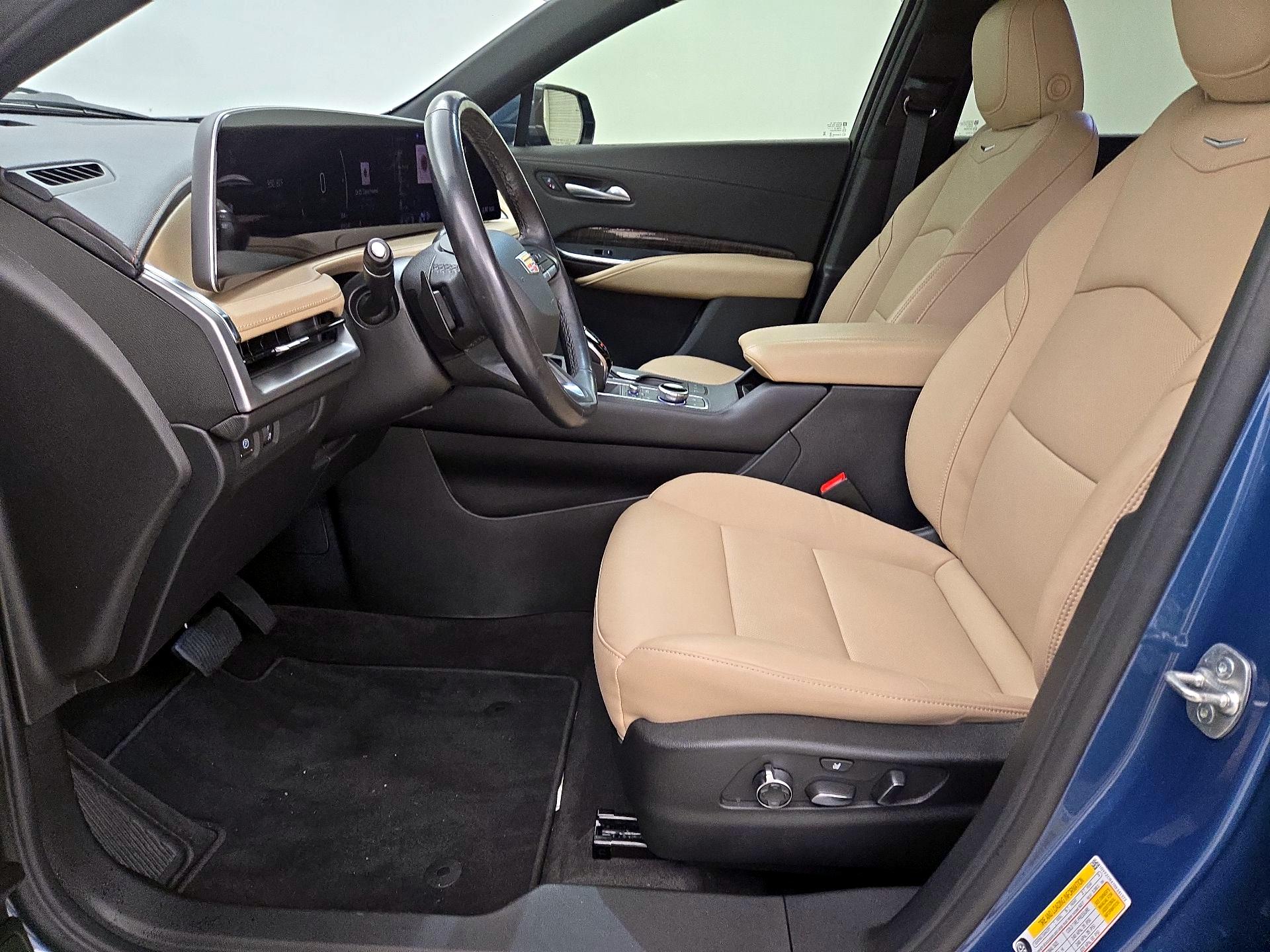 Thumbnail: 2024 Cadillac XT4 - 11