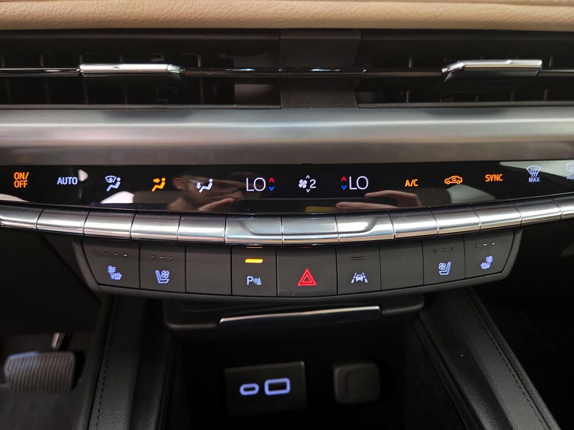 Thumbnail: 2024 Cadillac XT4 - 16