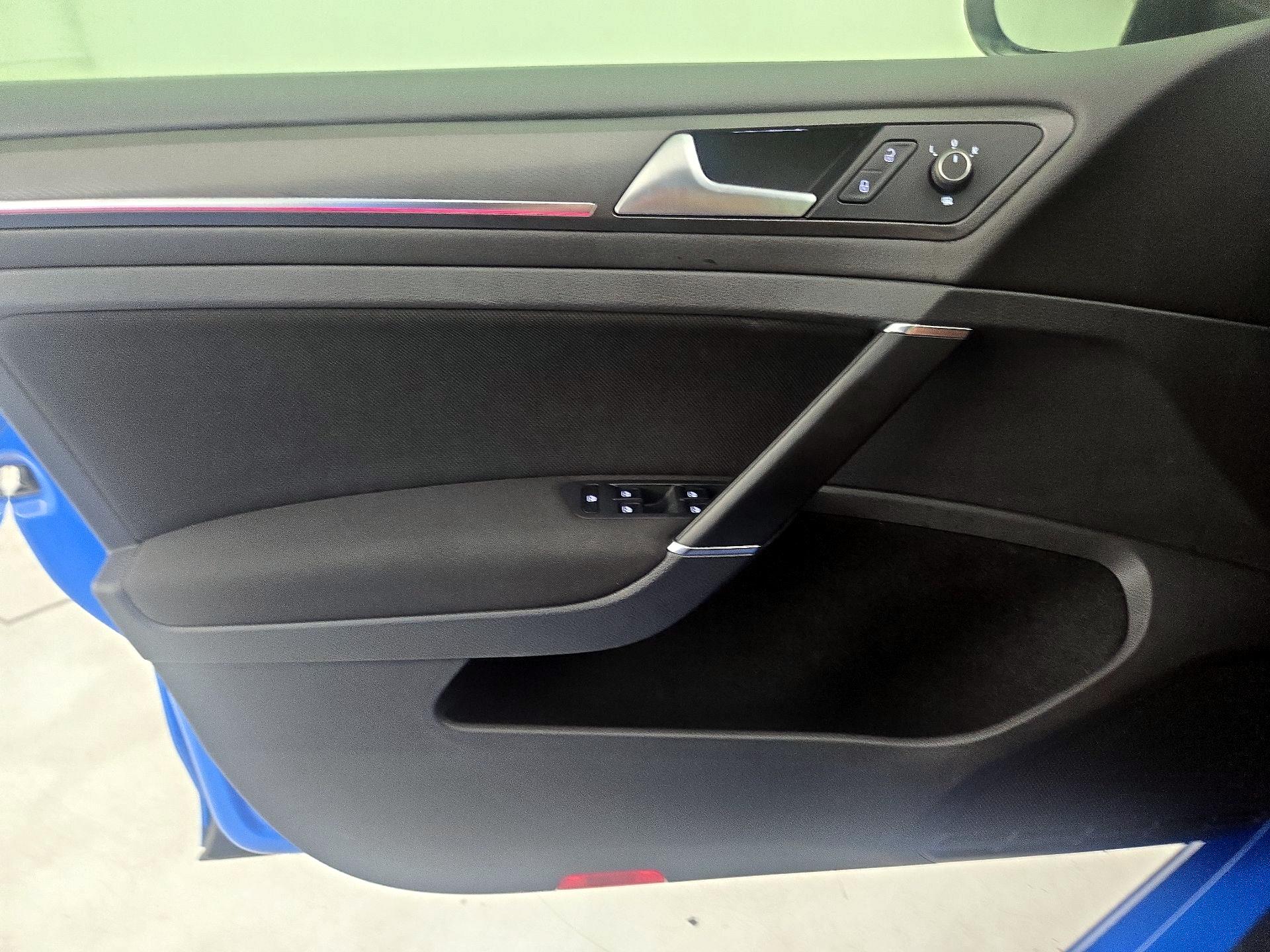 Thumbnail: 2019 Volkswagen Golf - 12