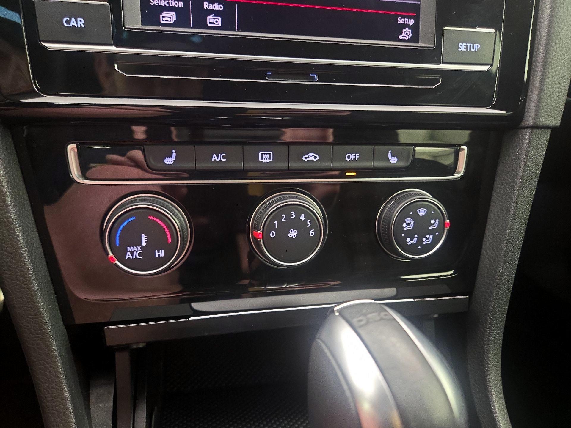 Thumbnail: 2019 Volkswagen Golf - 16