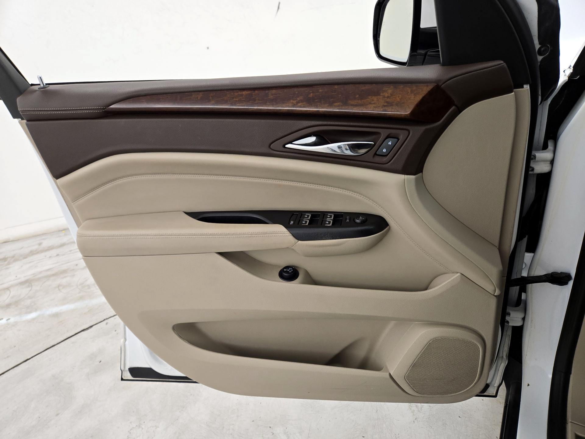 Thumbnail: 2016 Cadillac SRX - 12