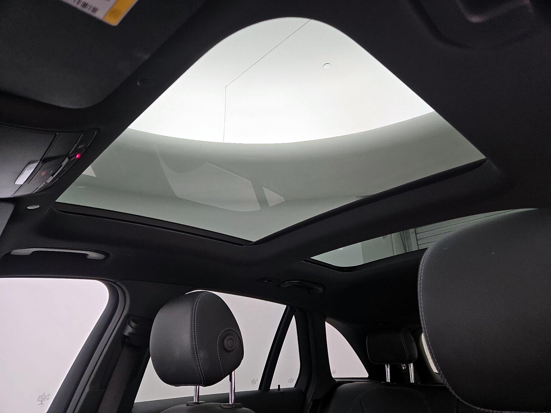 Thumbnail: 2021 Mercedes-Benz GLC - 18