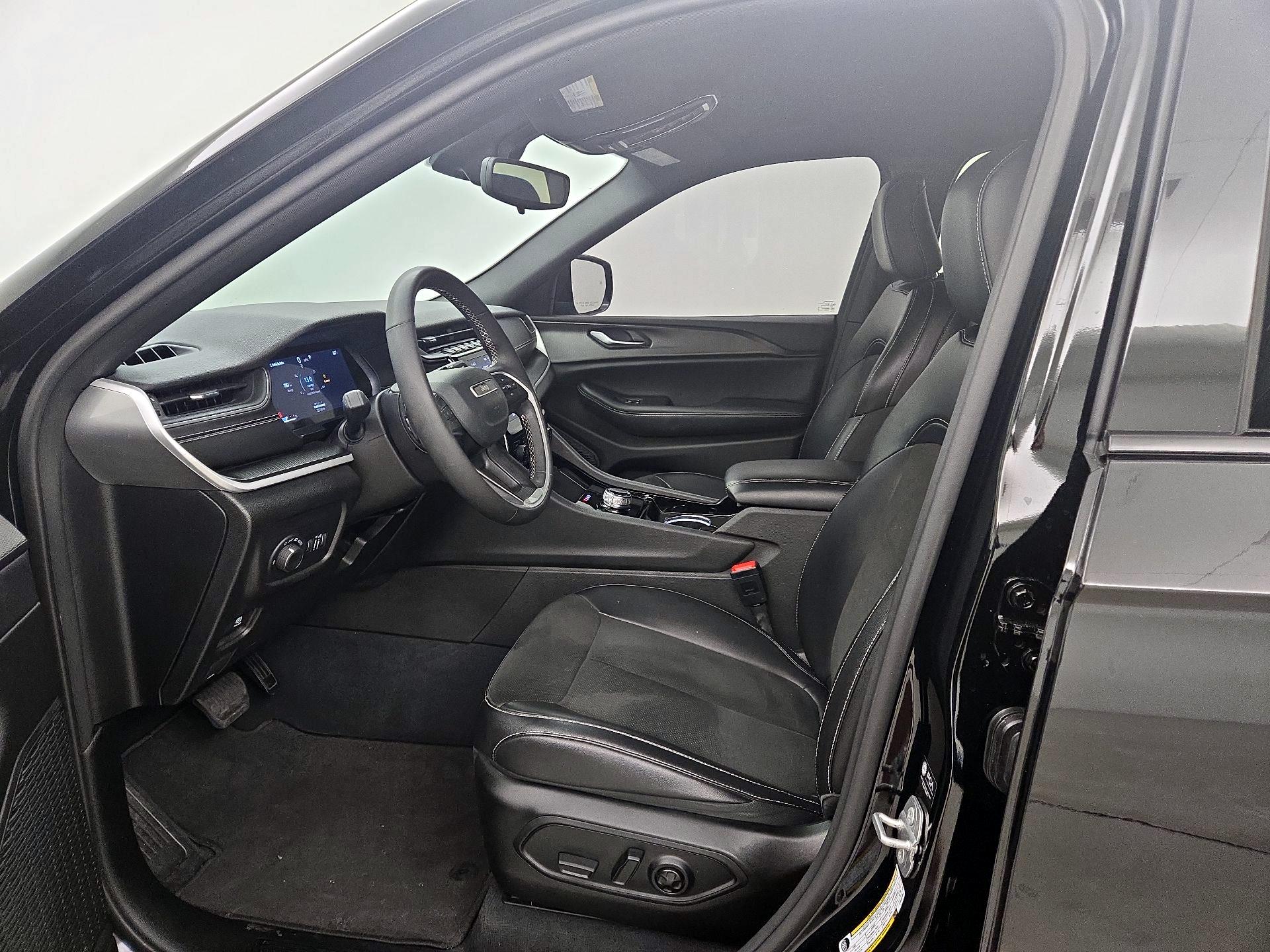 Thumbnail: 2023 Jeep Grand Cherokee - 11