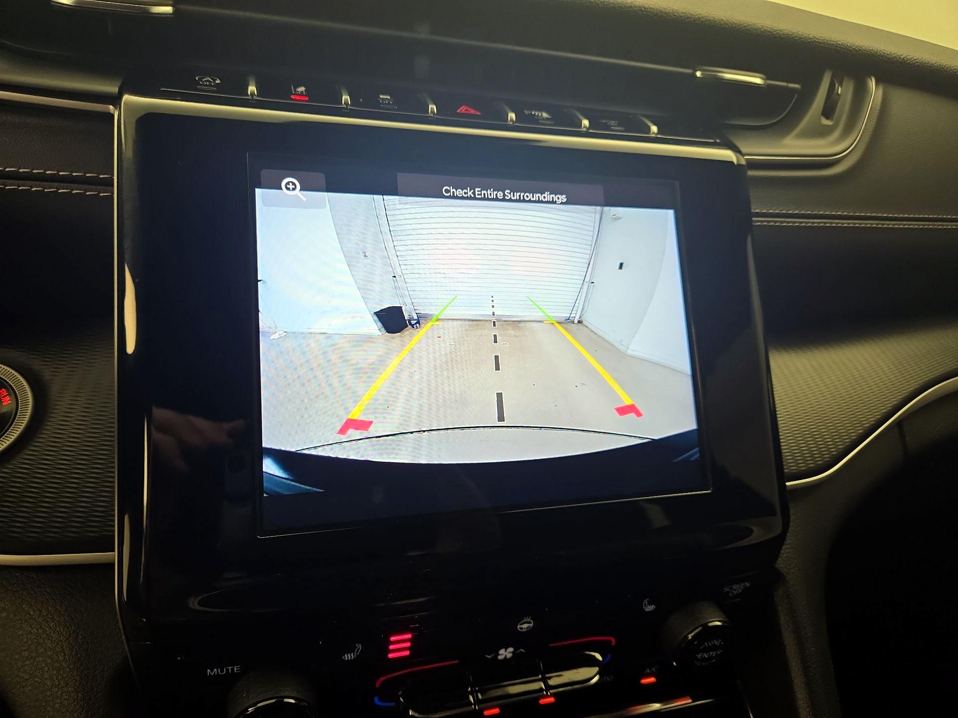 Thumbnail: 2023 Jeep Grand Cherokee - 14