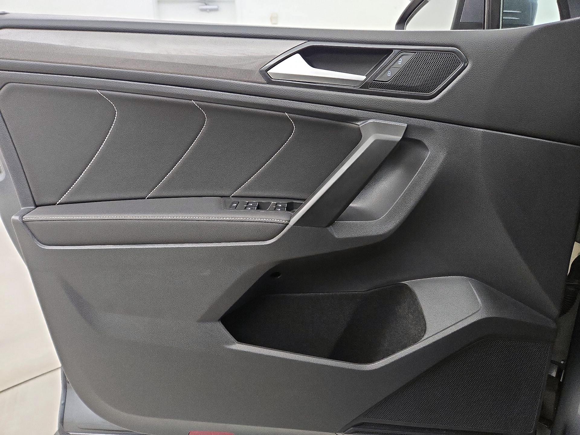 Thumbnail: 2022 Volkswagen Tiguan - 12