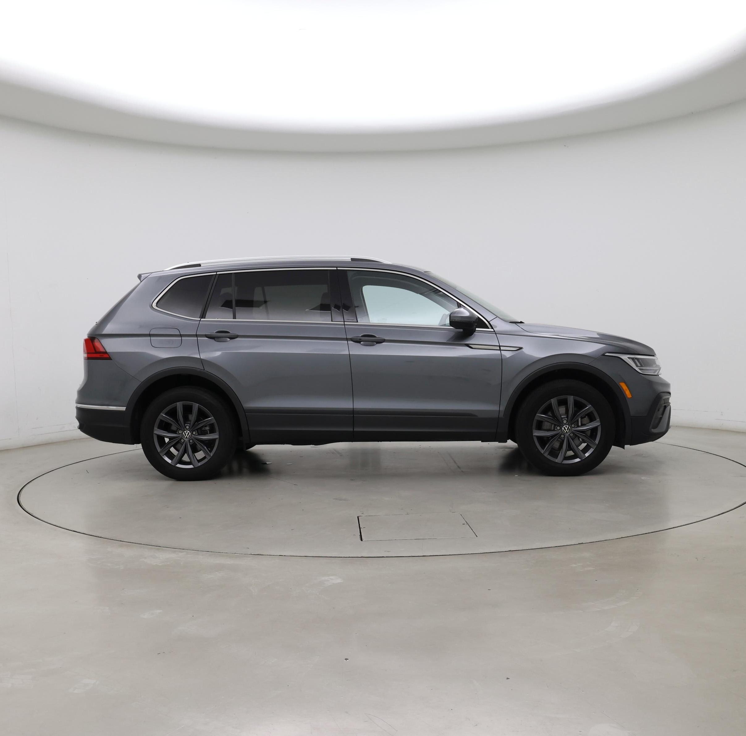Thumbnail: 2022 Volkswagen Tiguan - 7