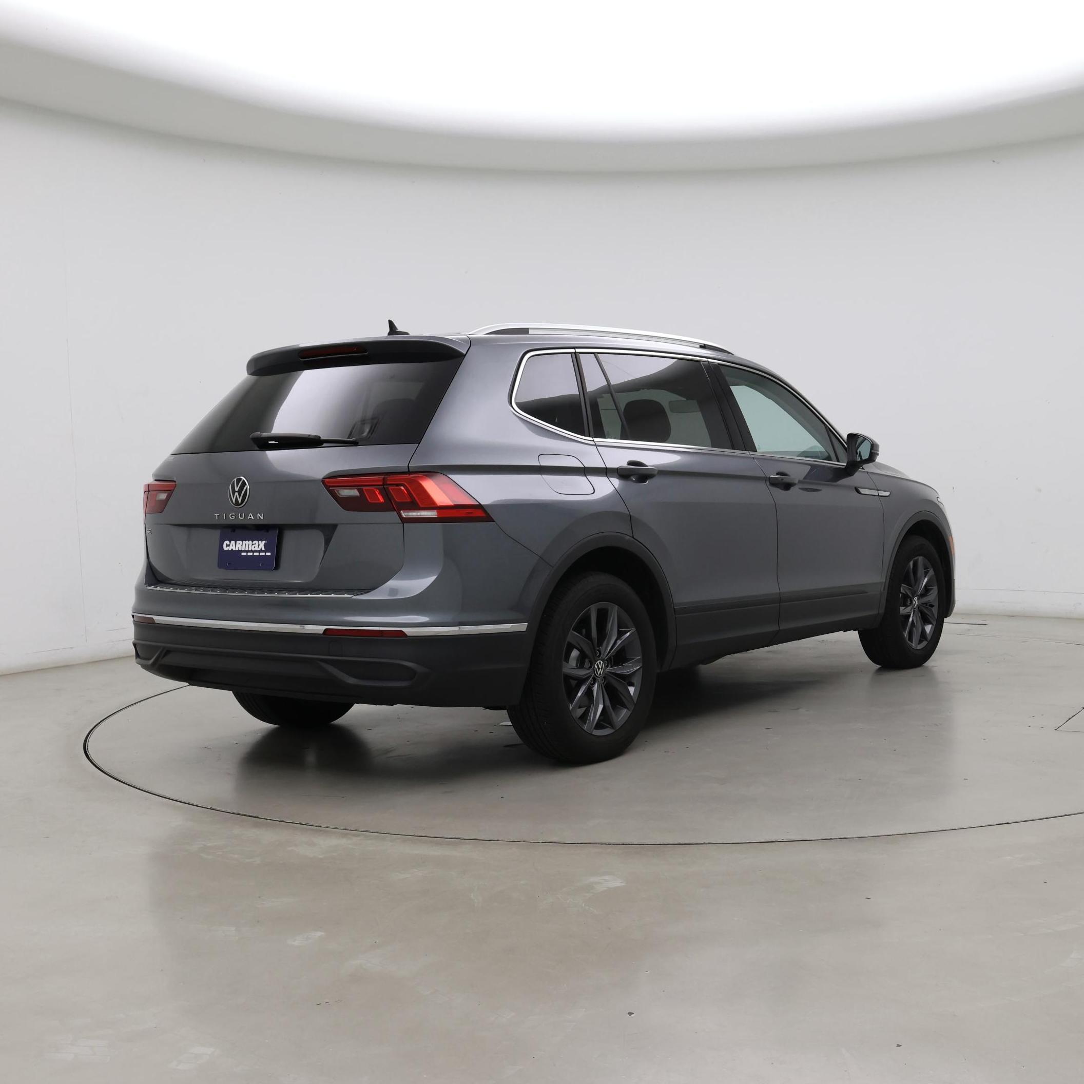 Thumbnail: 2022 Volkswagen Tiguan - 8