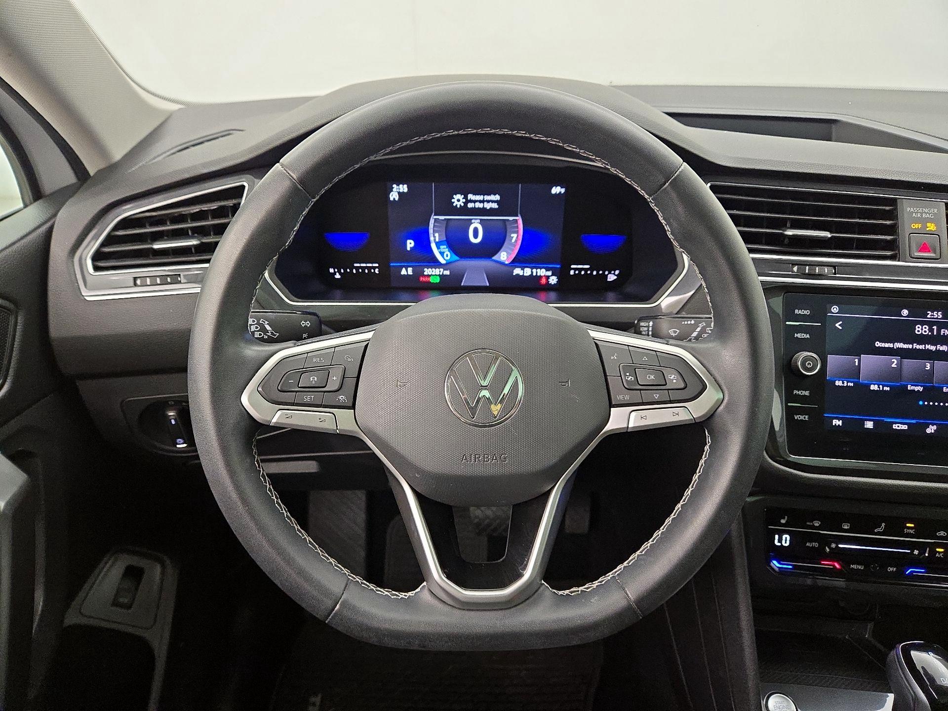 Thumbnail: 2022 Volkswagen Tiguan - 10