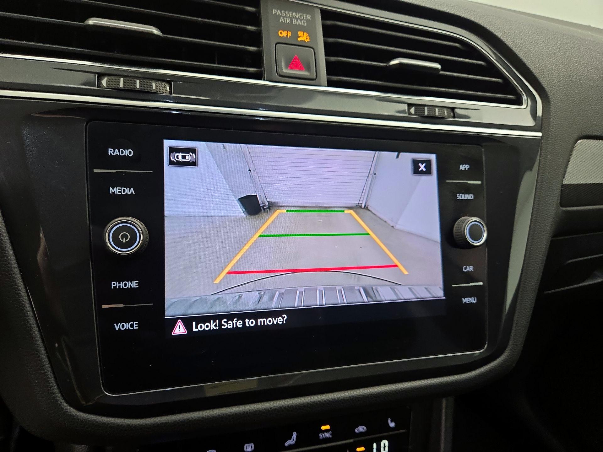 Thumbnail: 2022 Volkswagen Tiguan - 14