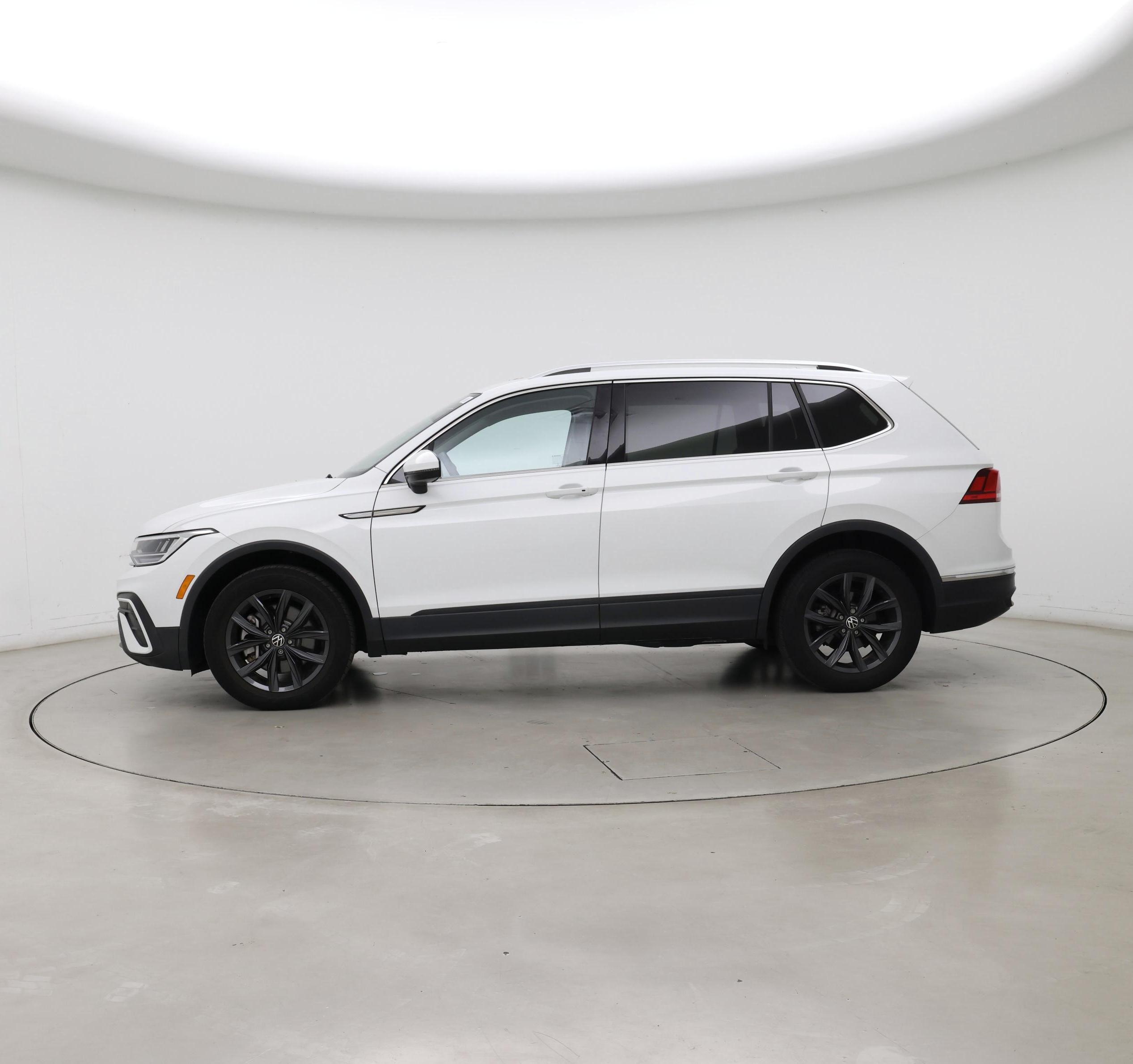 Thumbnail: 2022 Volkswagen Tiguan - 3