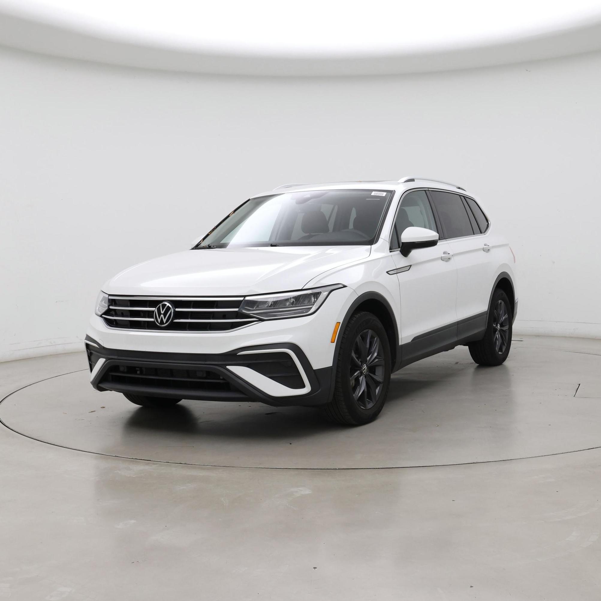 Thumbnail: 2022 Volkswagen Tiguan - 4