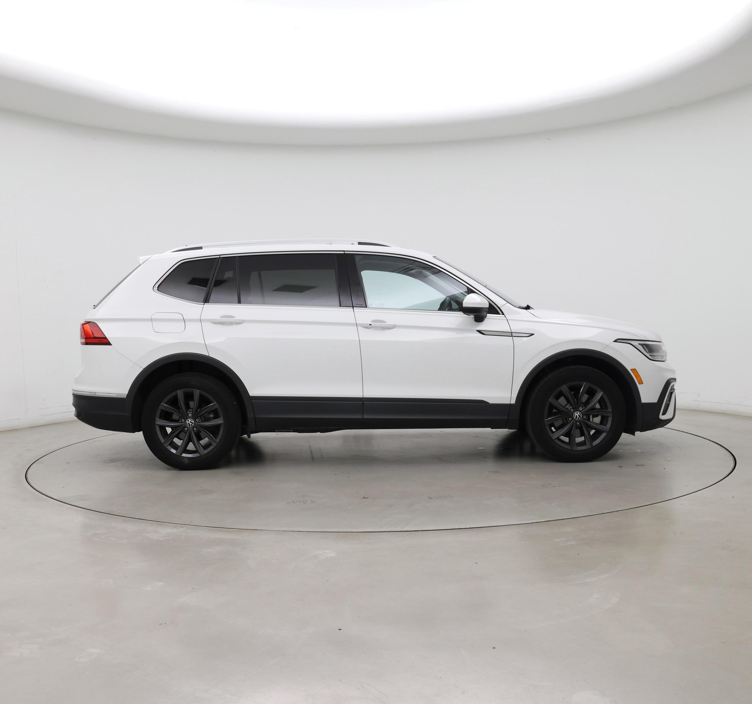 Thumbnail: 2022 Volkswagen Tiguan - 7