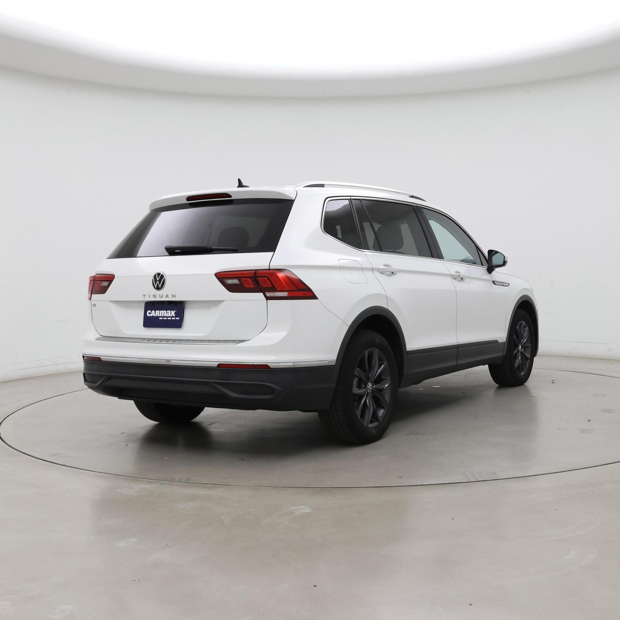 Thumbnail: 2022 Volkswagen Tiguan - 8
