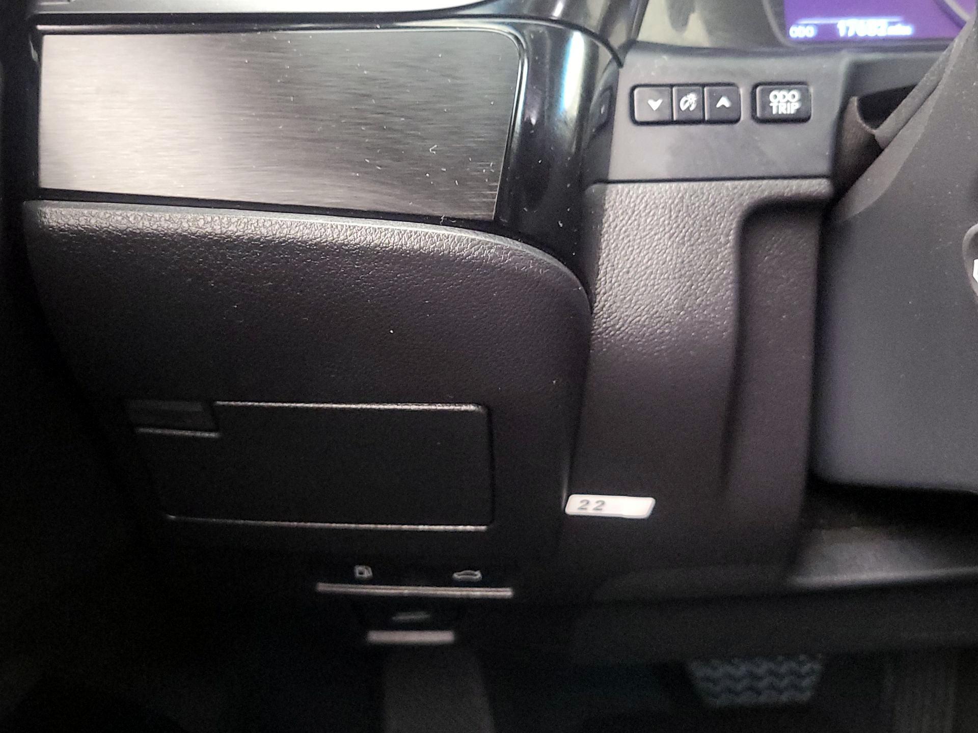 Thumbnail: 2023 Lexus ES - 13