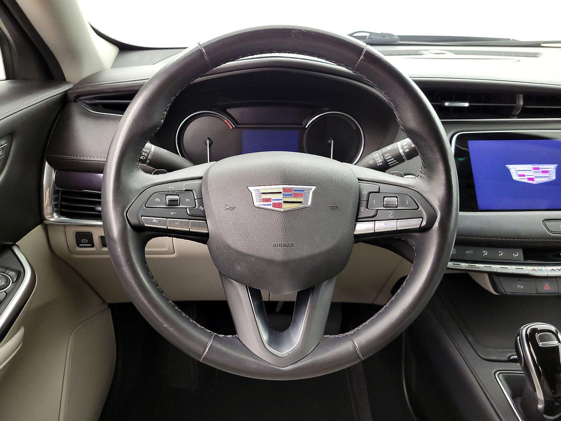 Thumbnail: 2022 Cadillac XT4 - 10