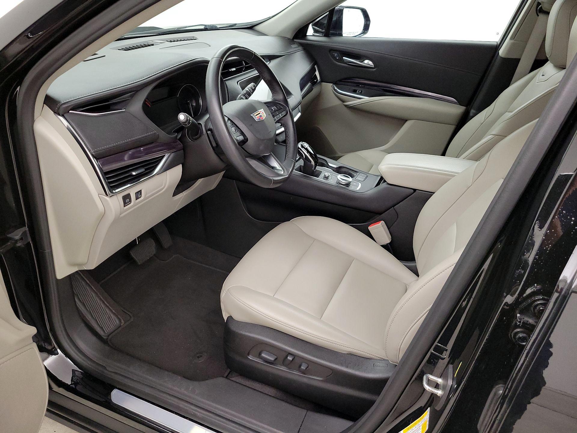 Thumbnail: 2022 Cadillac XT4 - 11