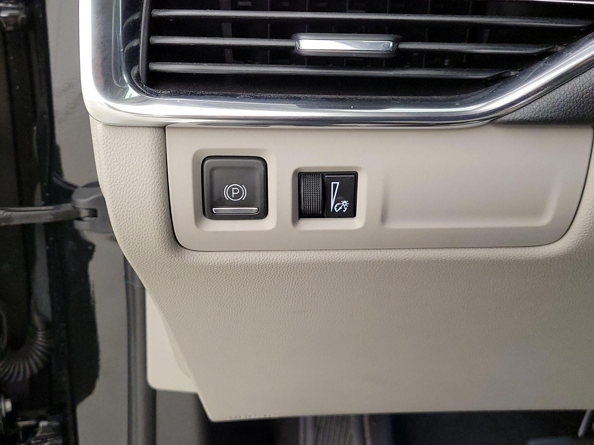 Thumbnail: 2022 Cadillac XT4 - 13