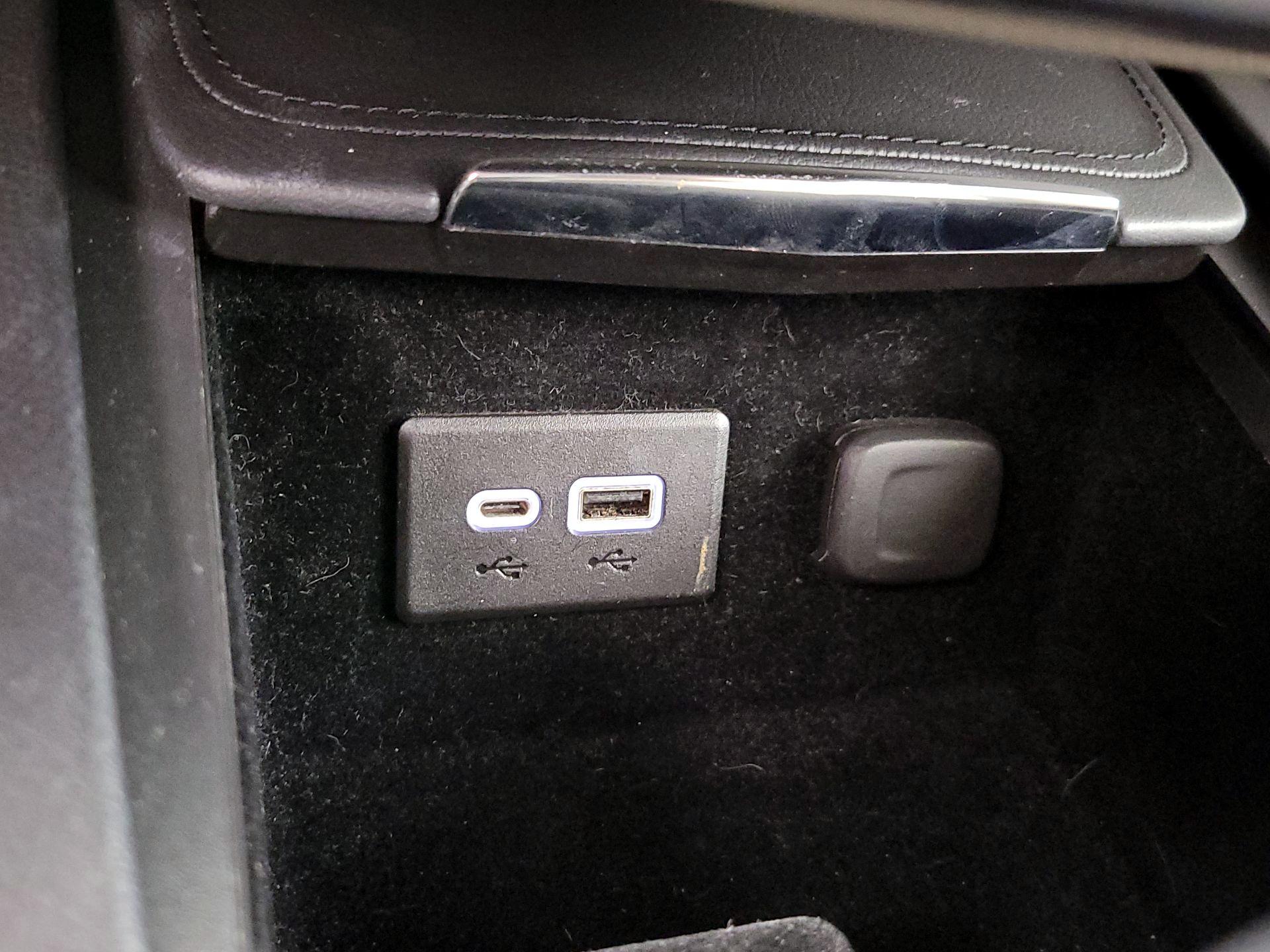 Thumbnail: 2022 Cadillac XT4 - 18