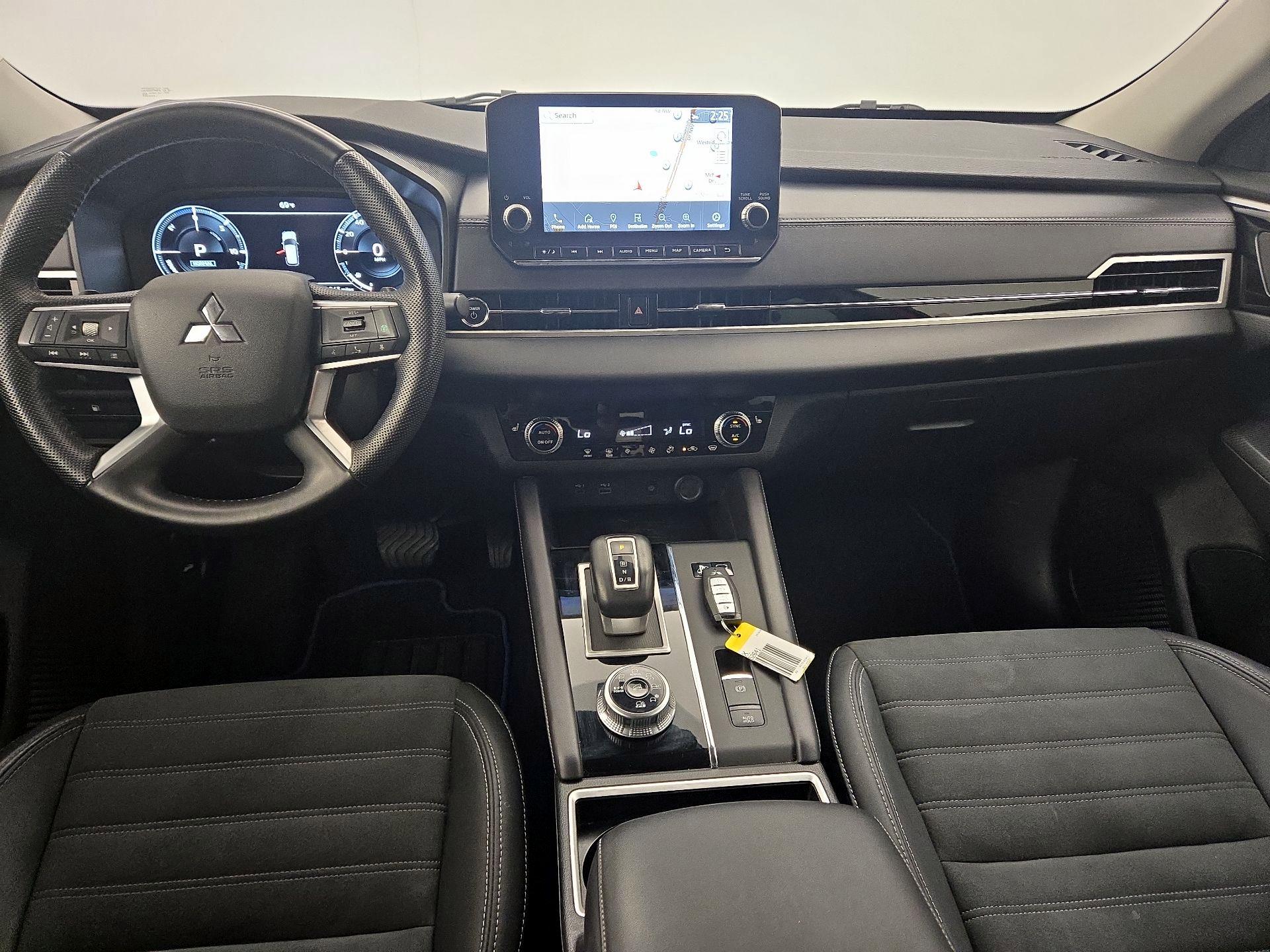 Thumbnail: 2023 Mitsubishi Outlander - 9