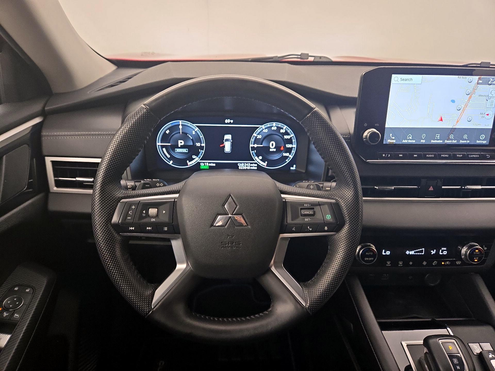 Thumbnail: 2023 Mitsubishi Outlander - 10