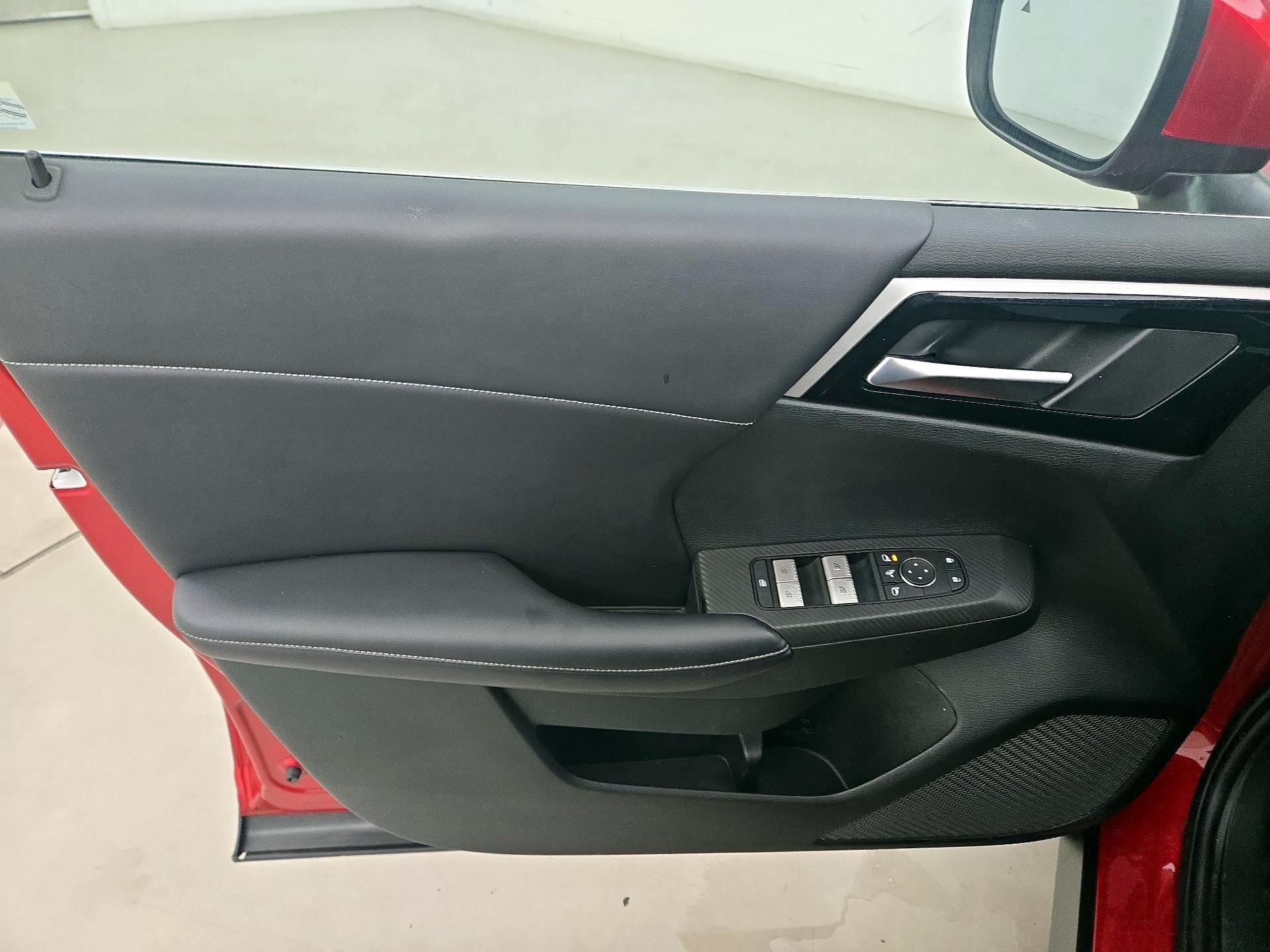 Thumbnail: 2023 Mitsubishi Outlander - 12