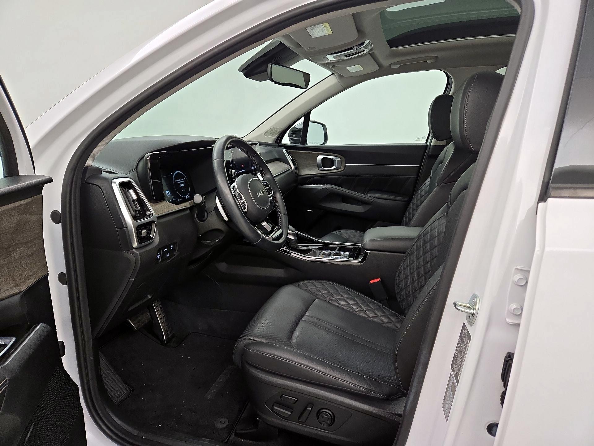 Thumbnail: 2023 Kia Sorento - 11