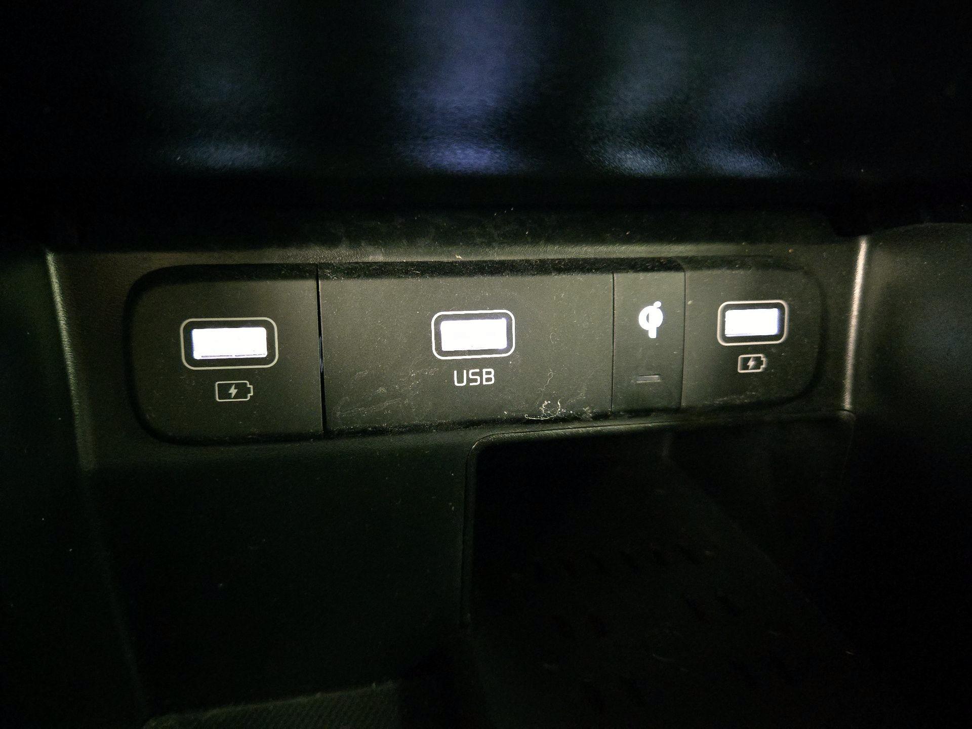 Thumbnail: 2023 Kia Sorento - 19