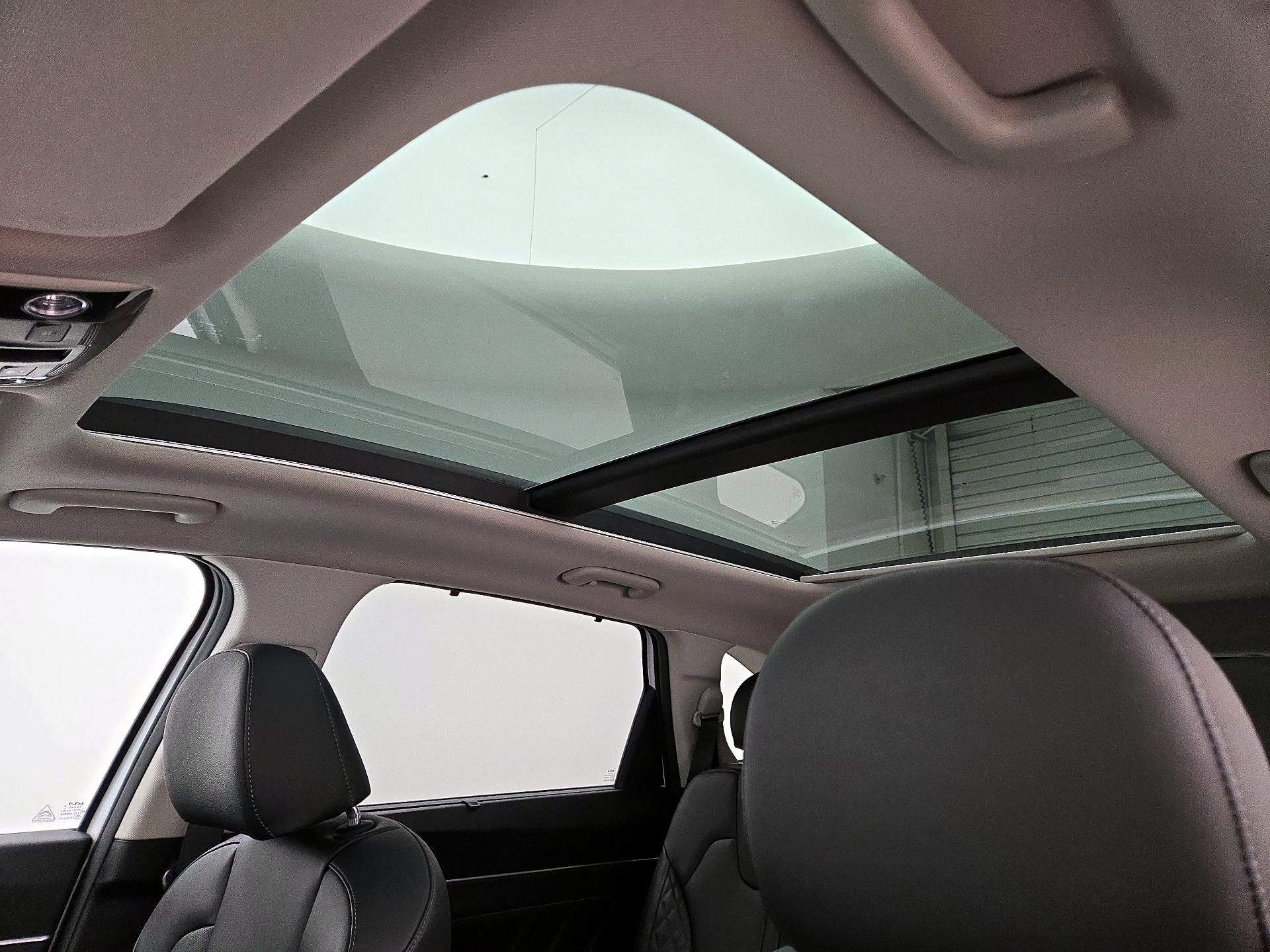 Thumbnail: 2023 Kia Sorento - 20