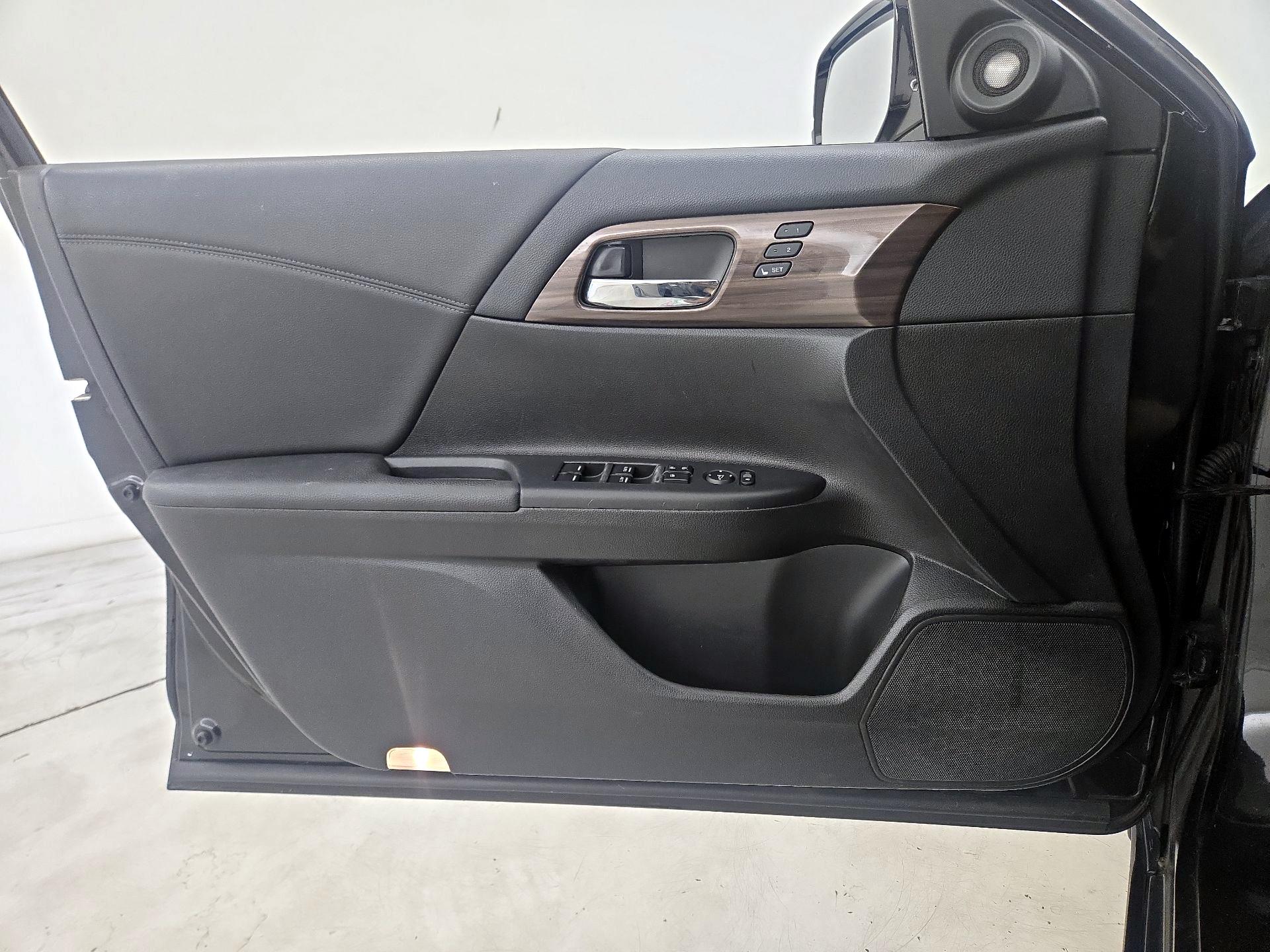 Thumbnail: 2017 Honda Accord - 12