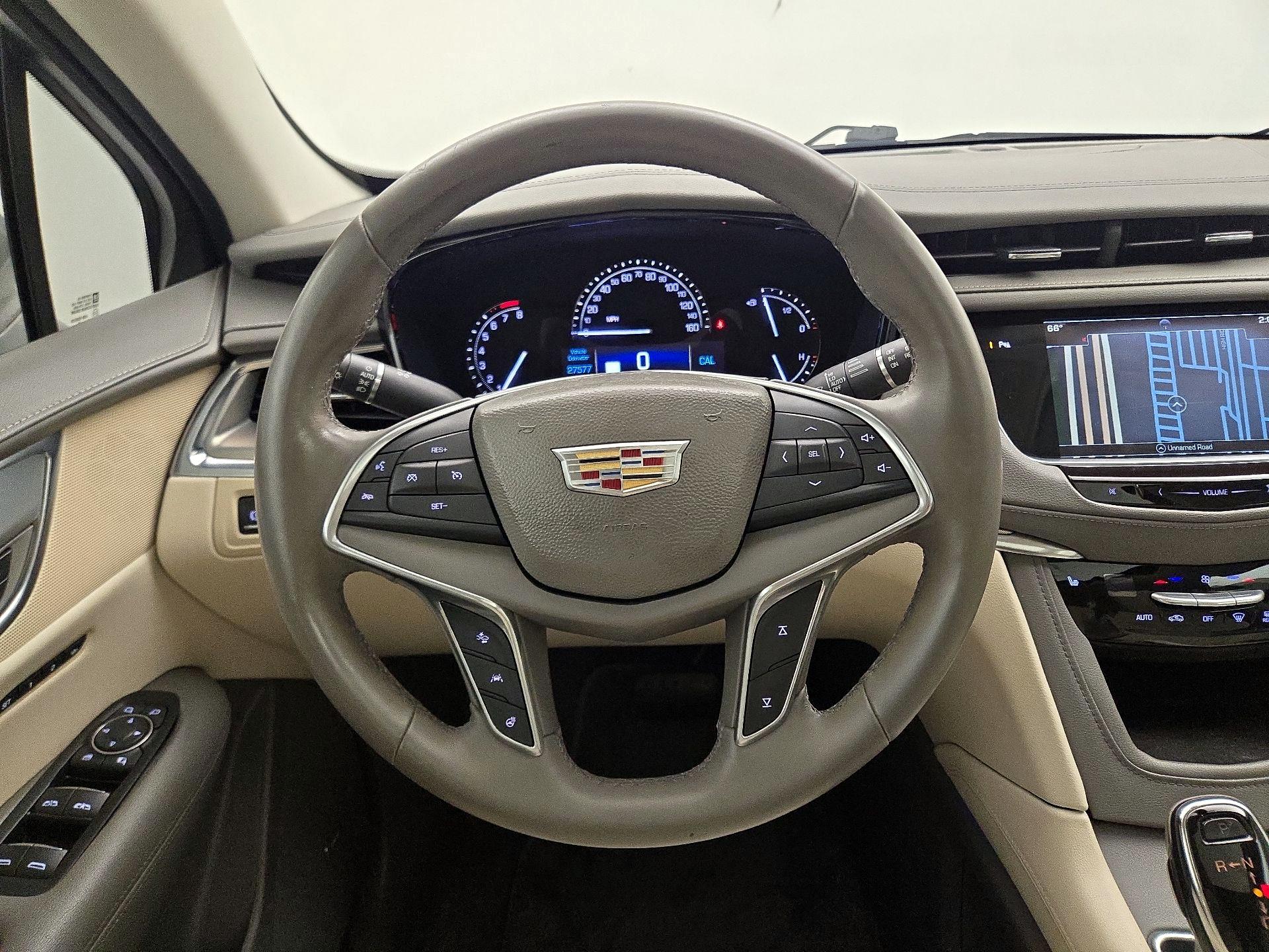 Thumbnail: 2017 Cadillac XT5 - 10