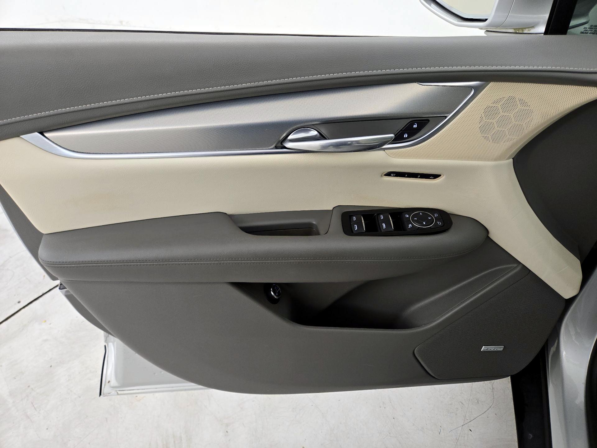 Thumbnail: 2017 Cadillac XT5 - 12