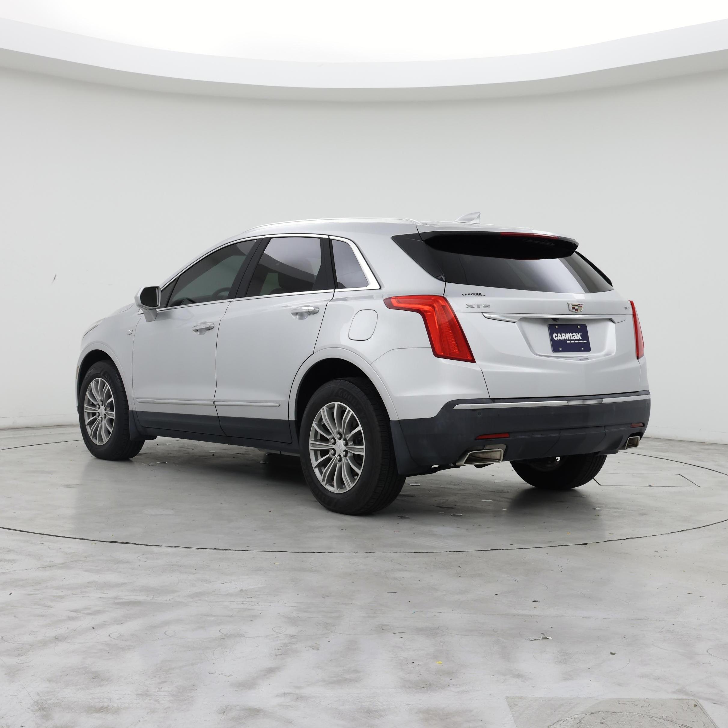 Thumbnail: 2017 Cadillac XT5 - 2