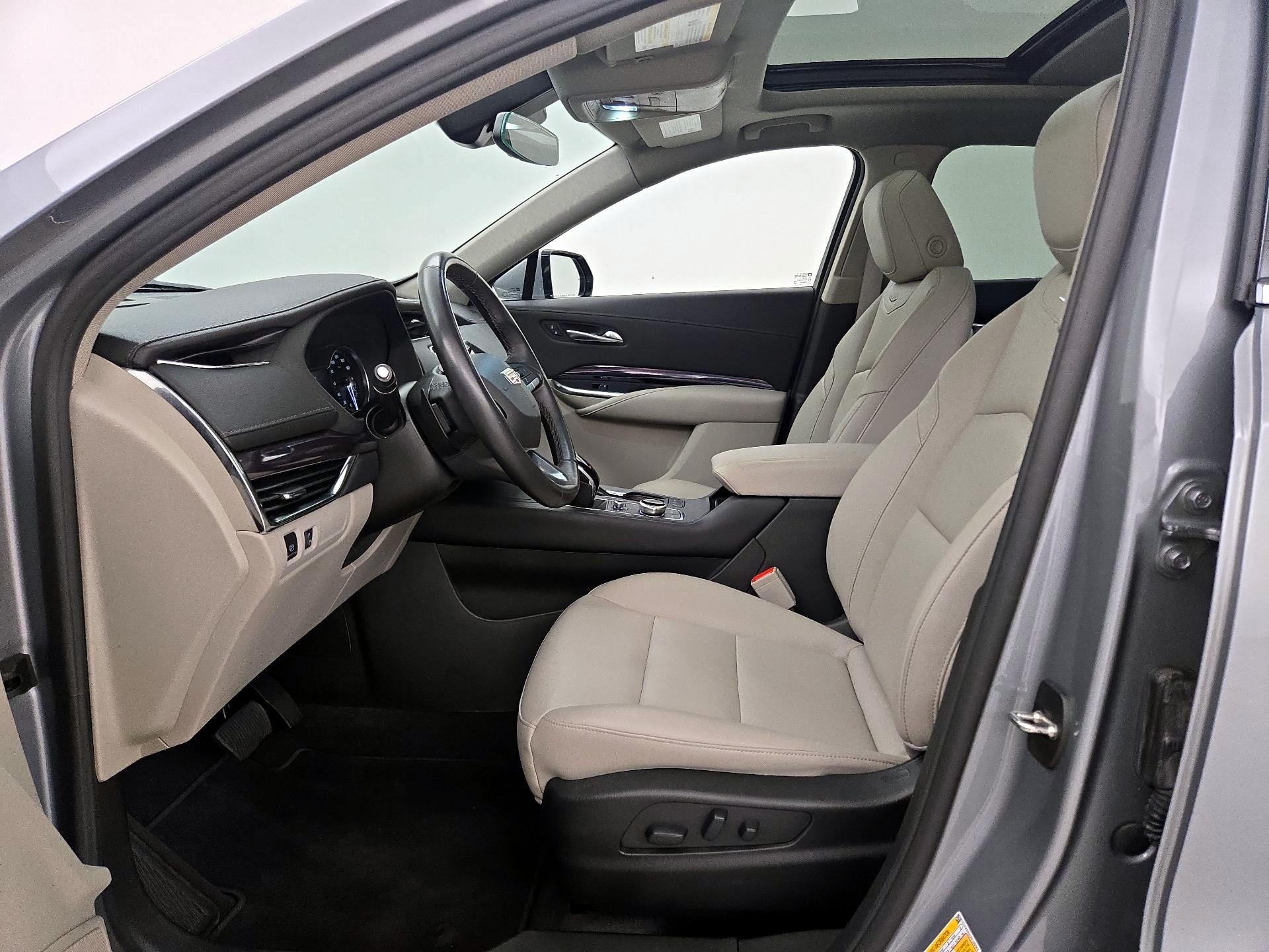 Thumbnail: 2023 Cadillac XT4 - 11